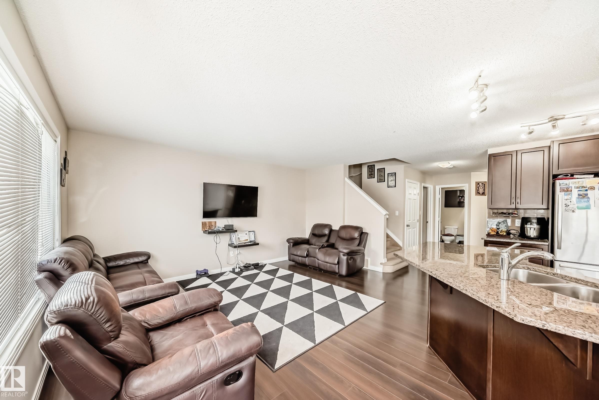 625 56 Street, Edmonton, AB - Indoor
