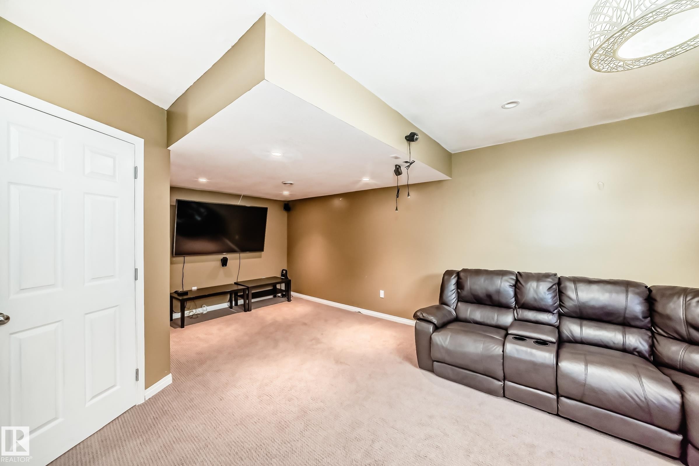 625 56 Street, Edmonton, AB - Indoor