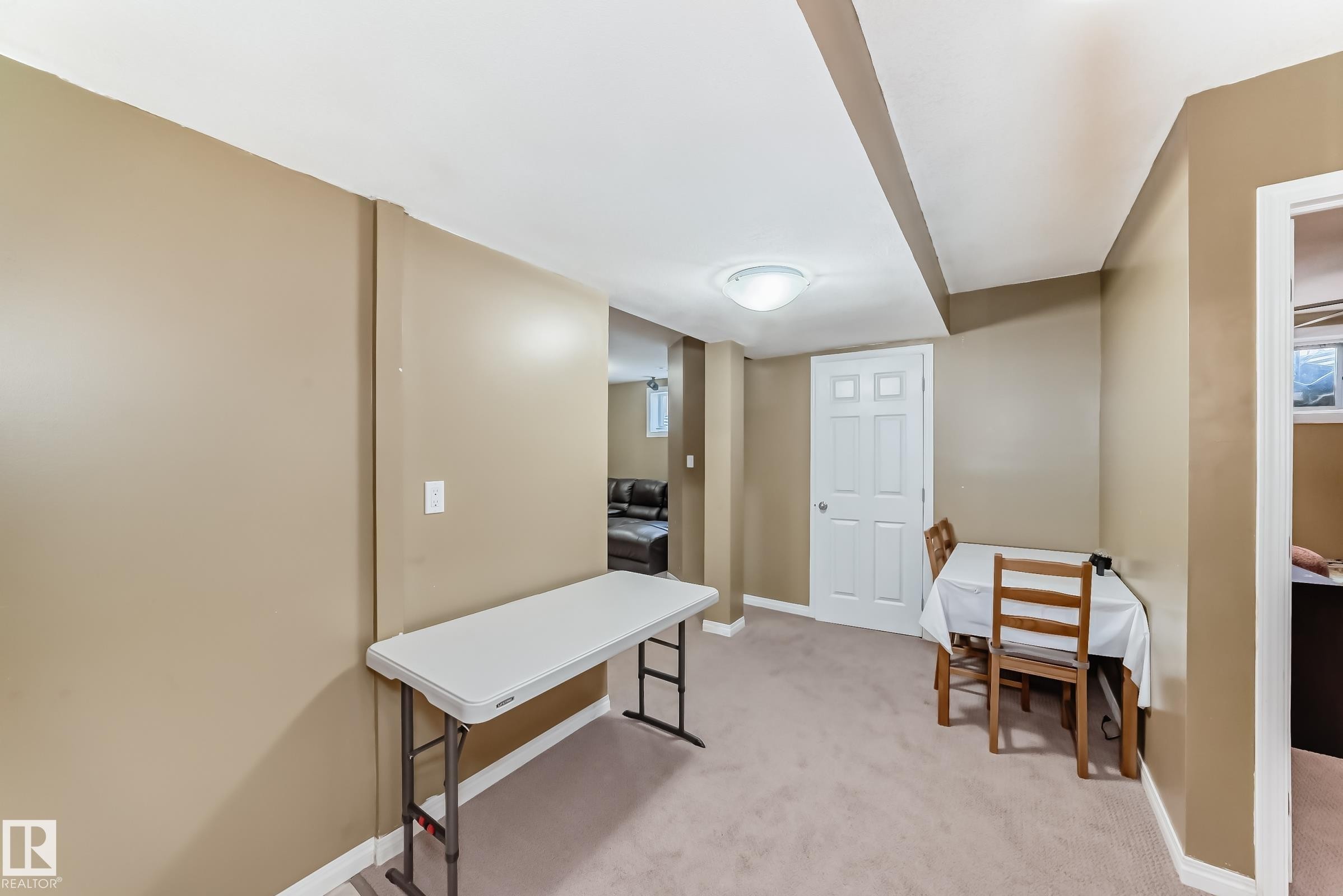 625 56 Street, Edmonton, AB - Indoor Photo Showing Other Room