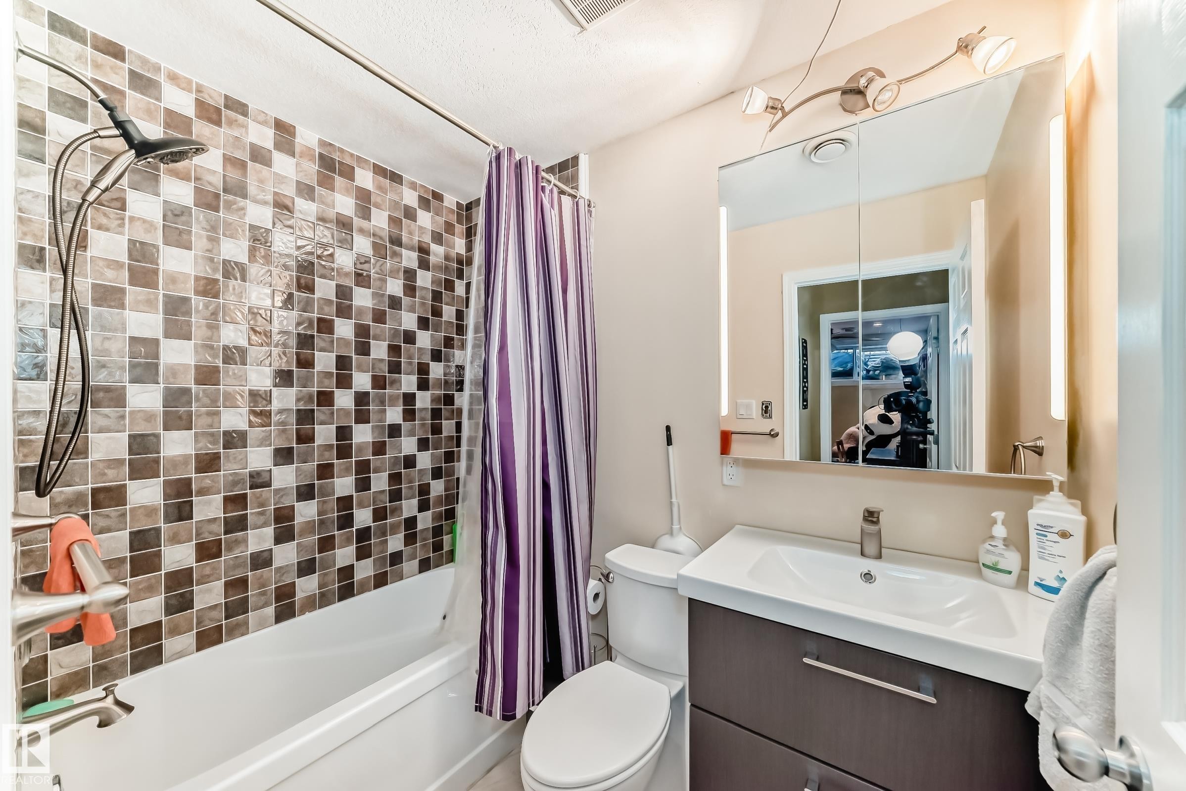 625 56 Street, Edmonton, AB - Indoor Photo Showing Bathroom