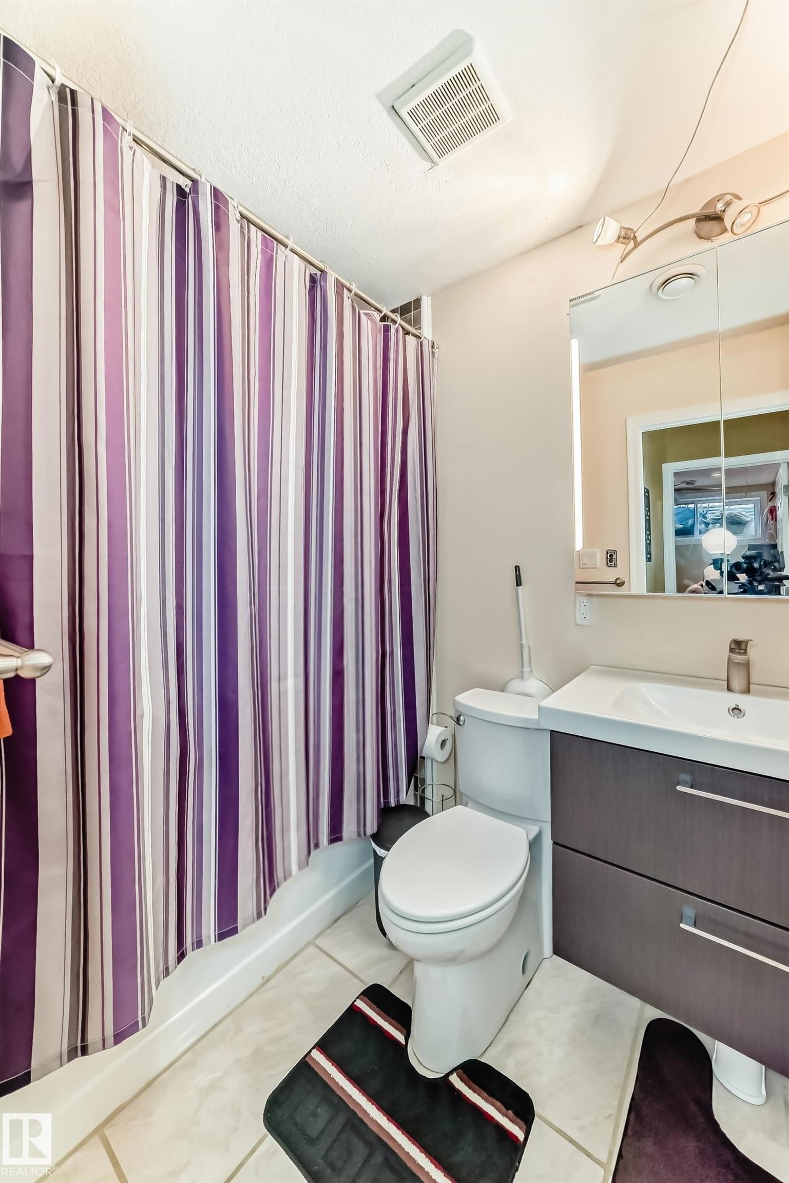 625 56 Street, Edmonton, AB - Indoor Photo Showing Bathroom