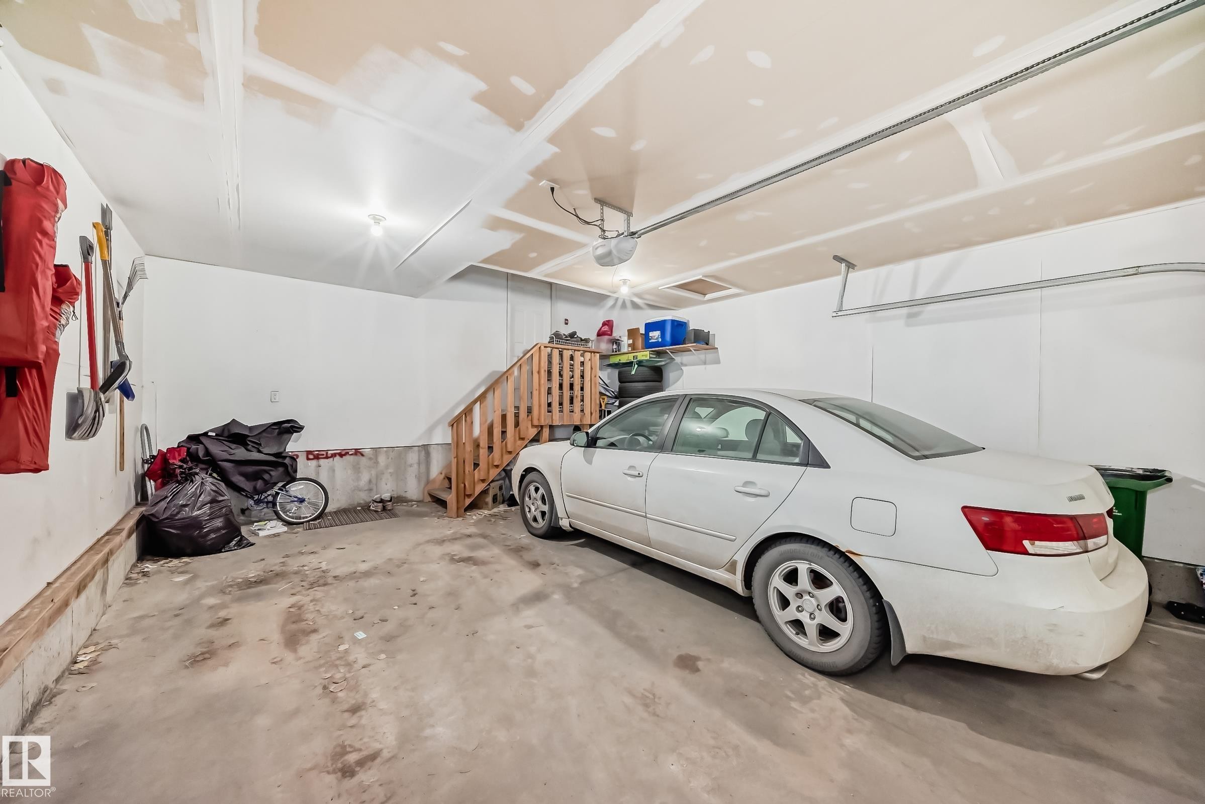 625 56 Street, Edmonton, AB - Indoor Photo Showing Garage