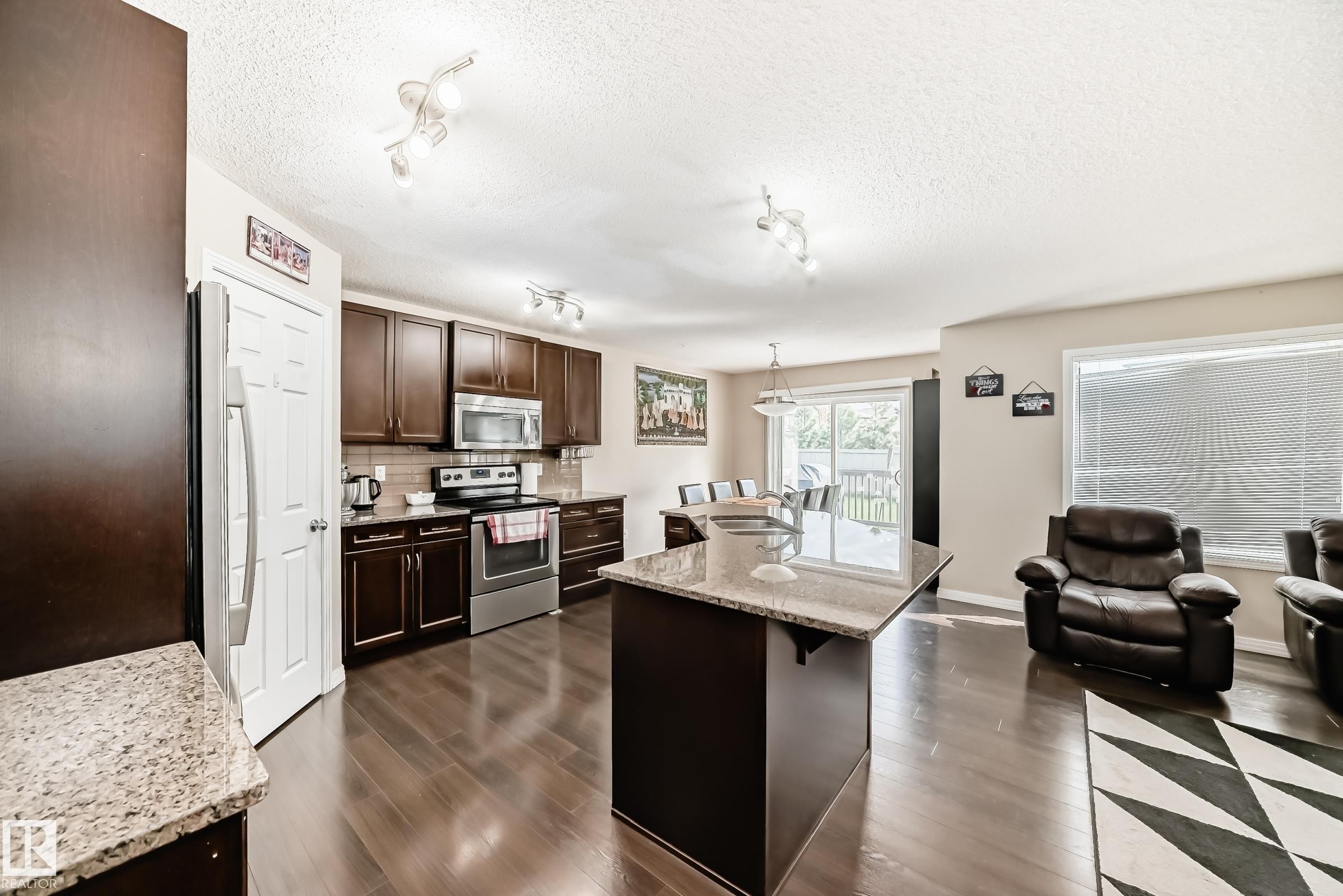 625 56 Street, Edmonton, AB - Indoor Photo Showing Kitchen
