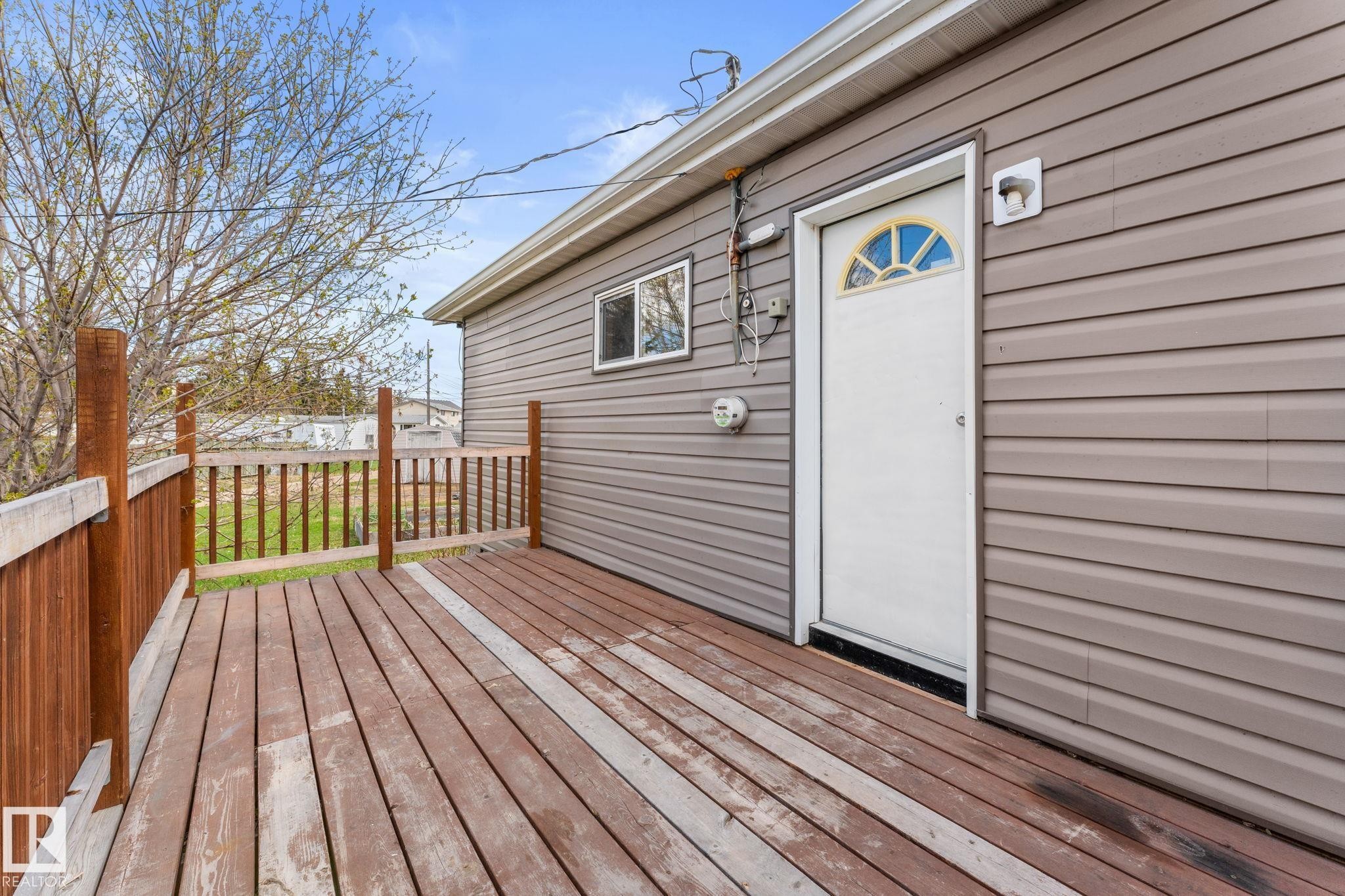 Wood-finish decking with a perimeter railing - 4508 50A Avenue, Barrhead, AB - Outdoor With Deck Patio Veranda With Exterior