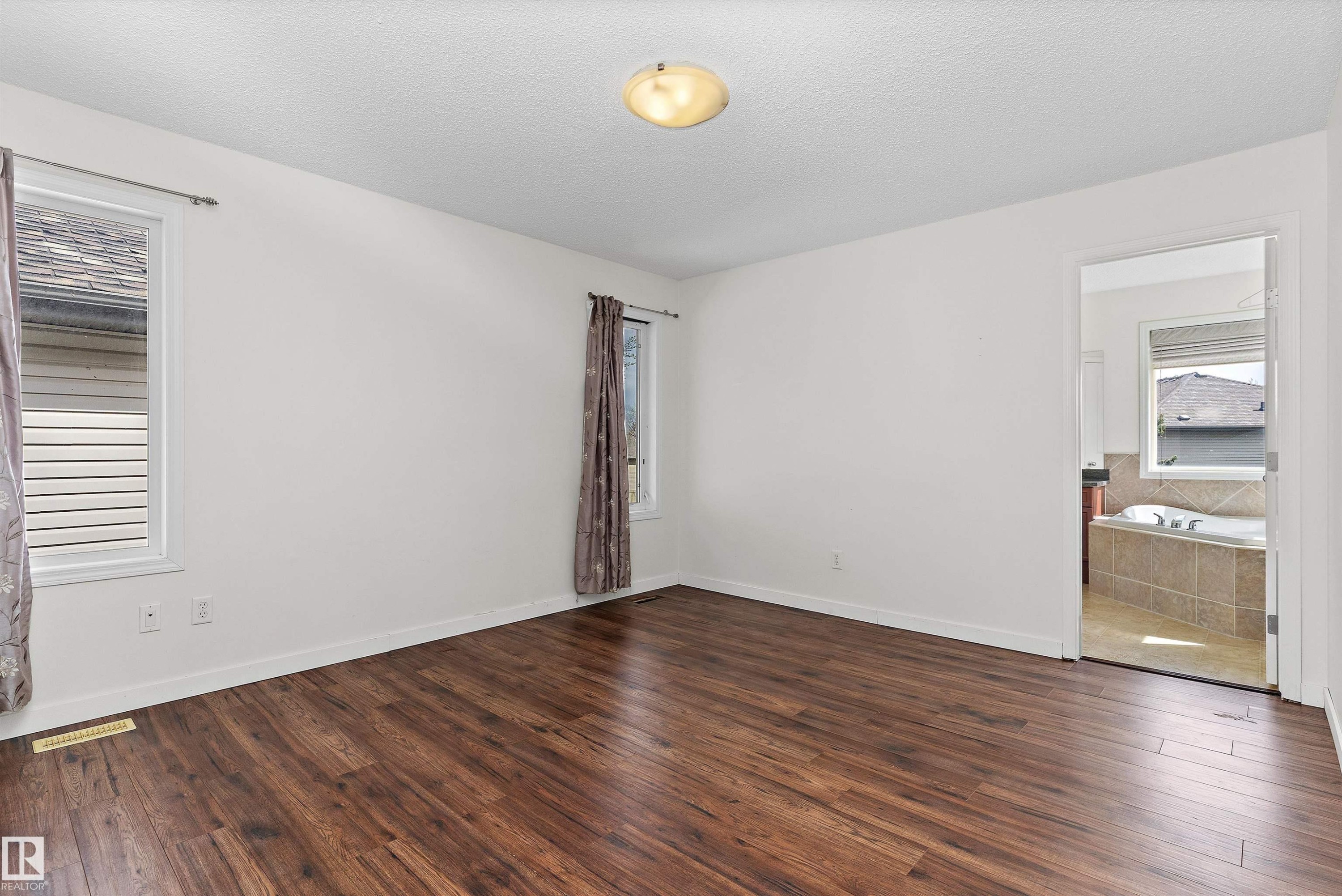 583 Leger Way, Edmonton, AB - Indoor Photo Showing Other Room