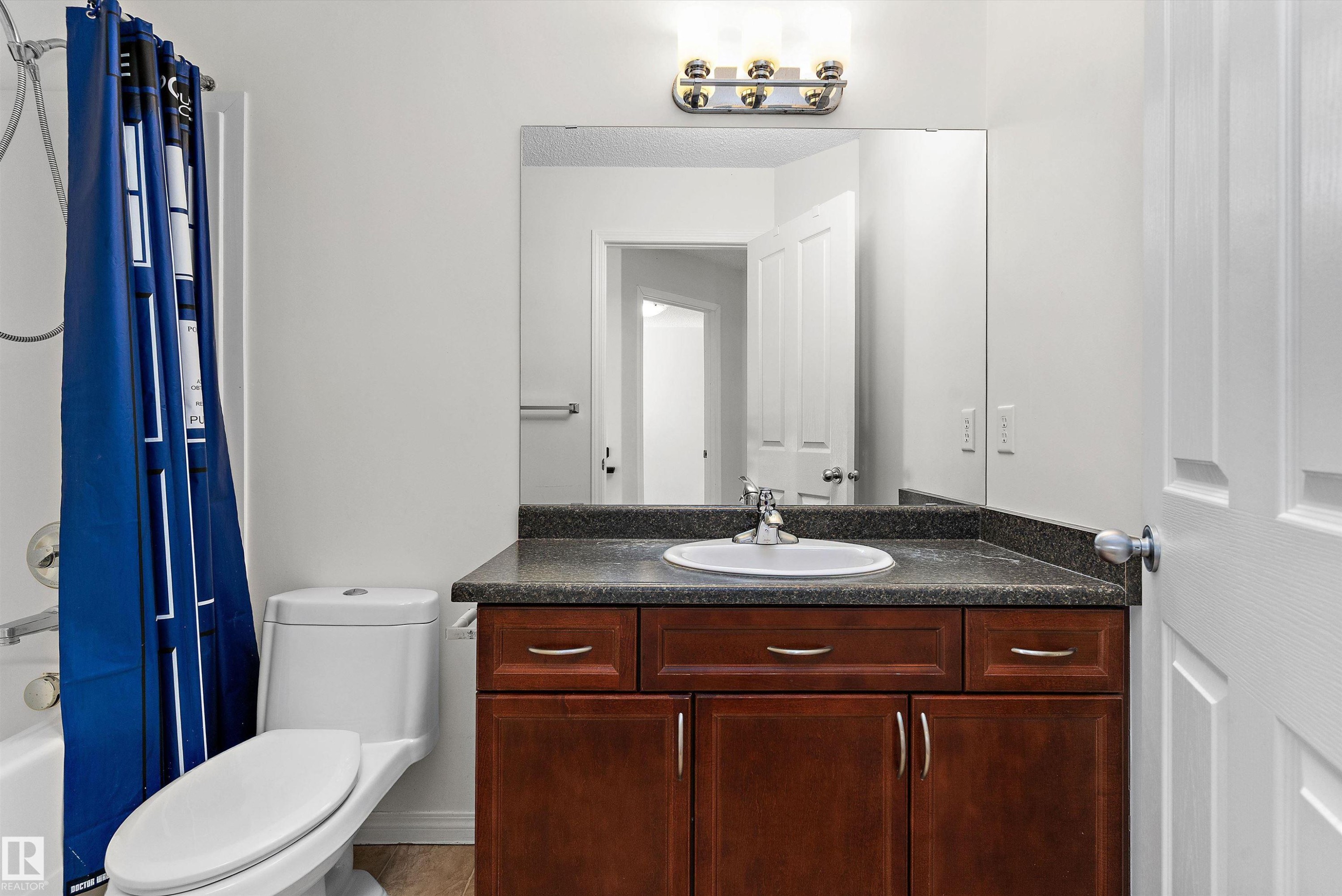 583 Leger Way, Edmonton, AB - Indoor Photo Showing Bathroom