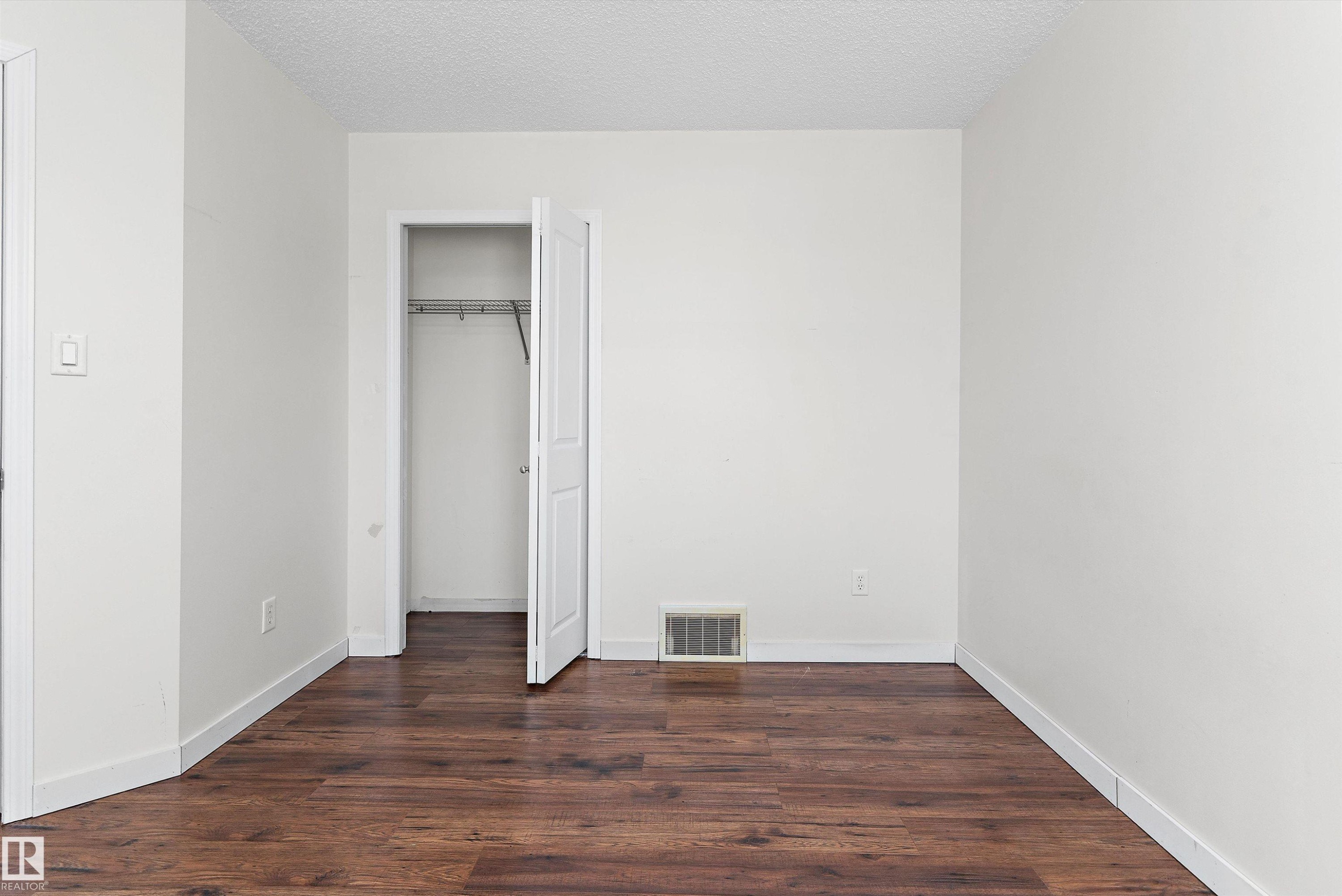 583 Leger Way, Edmonton, AB - Indoor Photo Showing Other Room