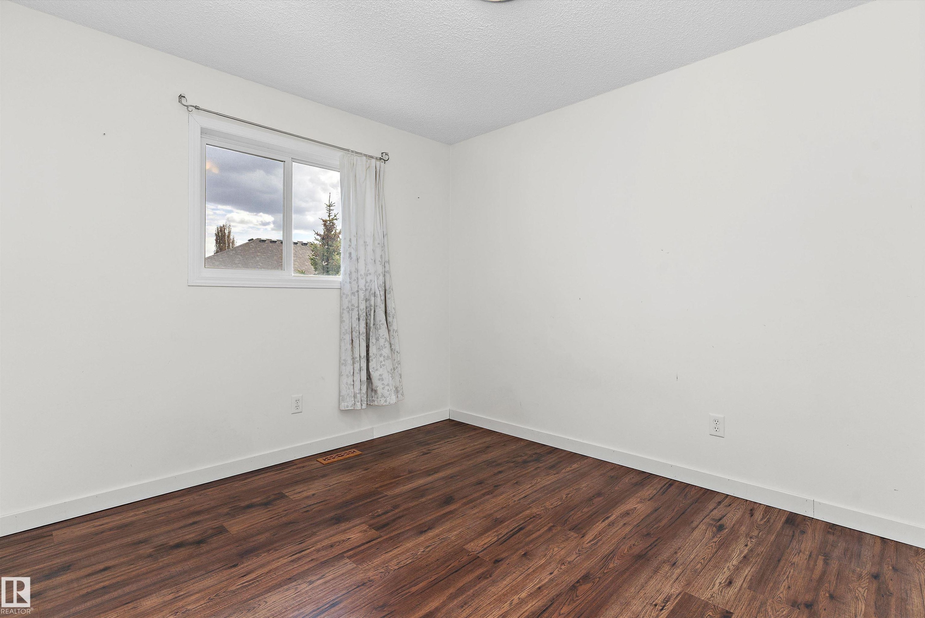 583 Leger Way, Edmonton, AB - Indoor Photo Showing Other Room