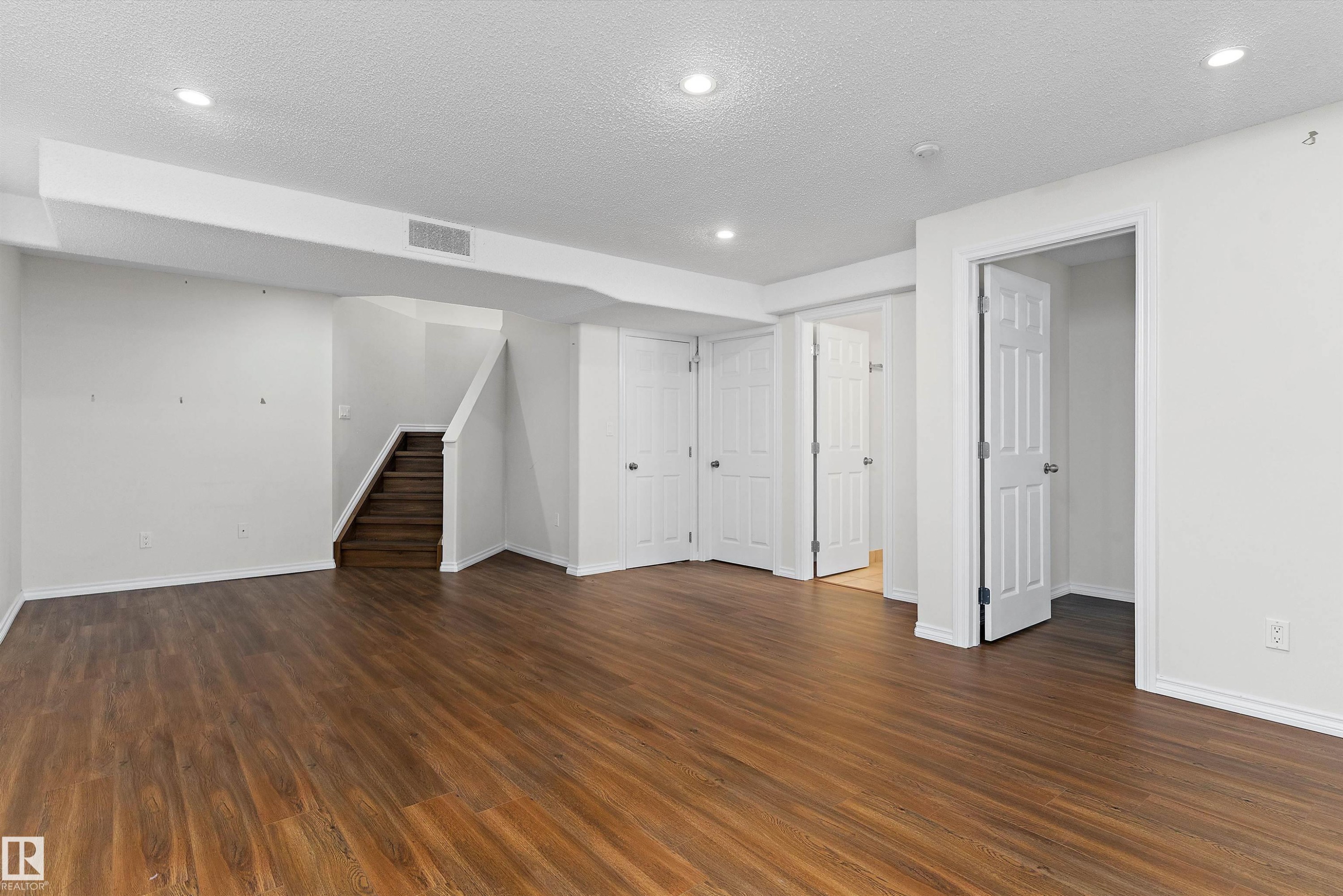 583 Leger Way, Edmonton, AB - Indoor Photo Showing Other Room