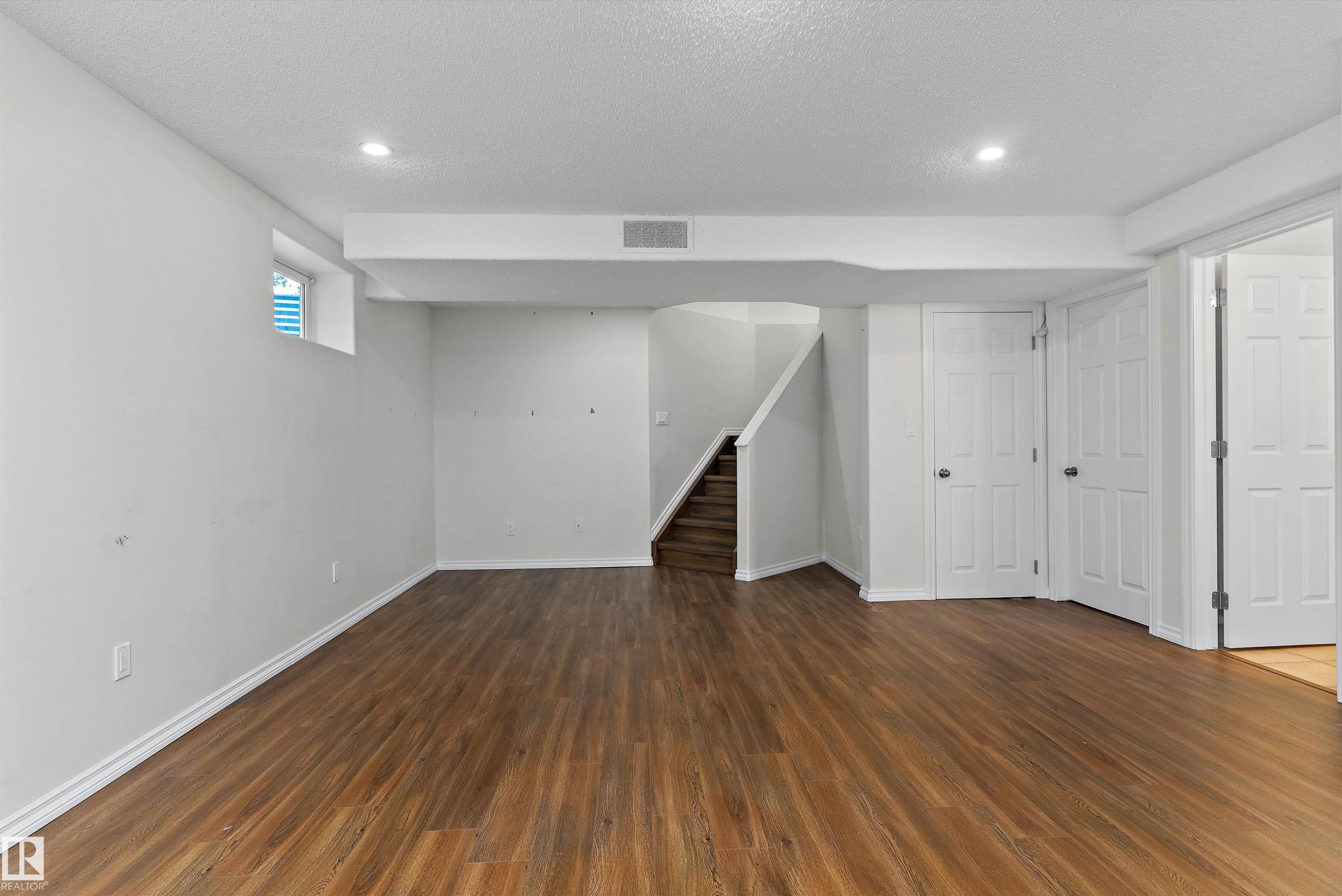 583 Leger Way, Edmonton, AB - Indoor Photo Showing Other Room