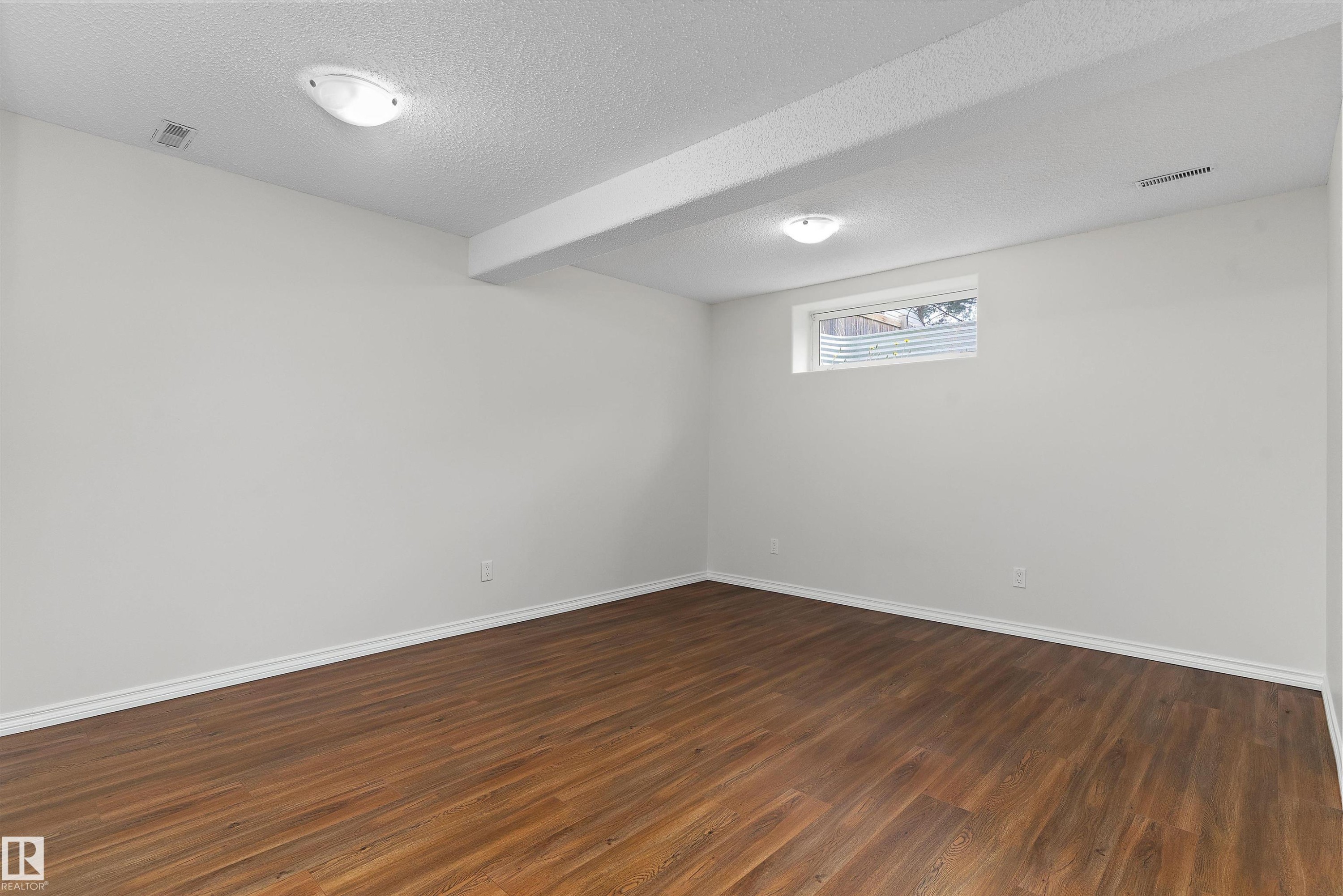 583 Leger Way, Edmonton, AB - Indoor Photo Showing Other Room