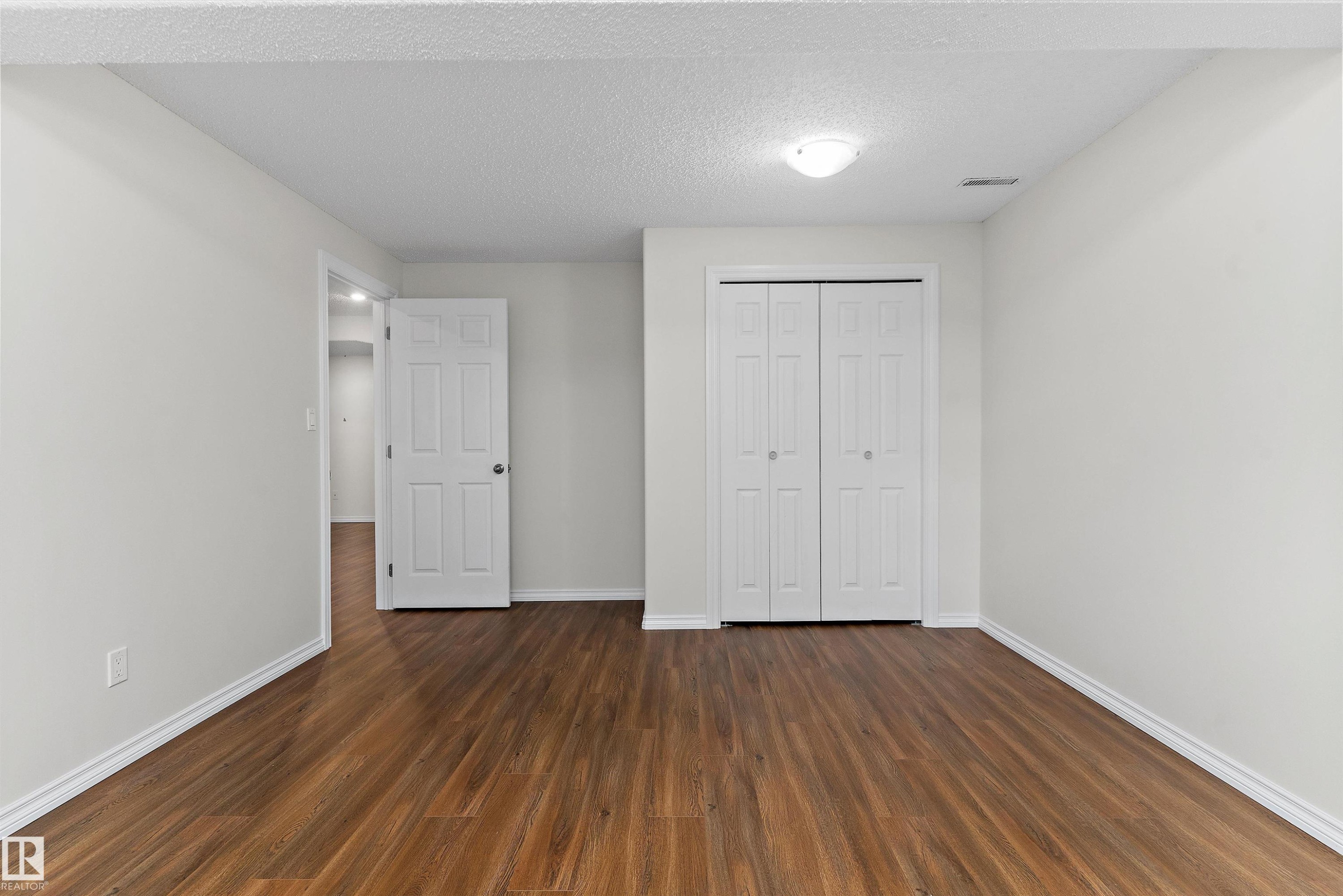 583 Leger Way, Edmonton, AB - Indoor Photo Showing Other Room