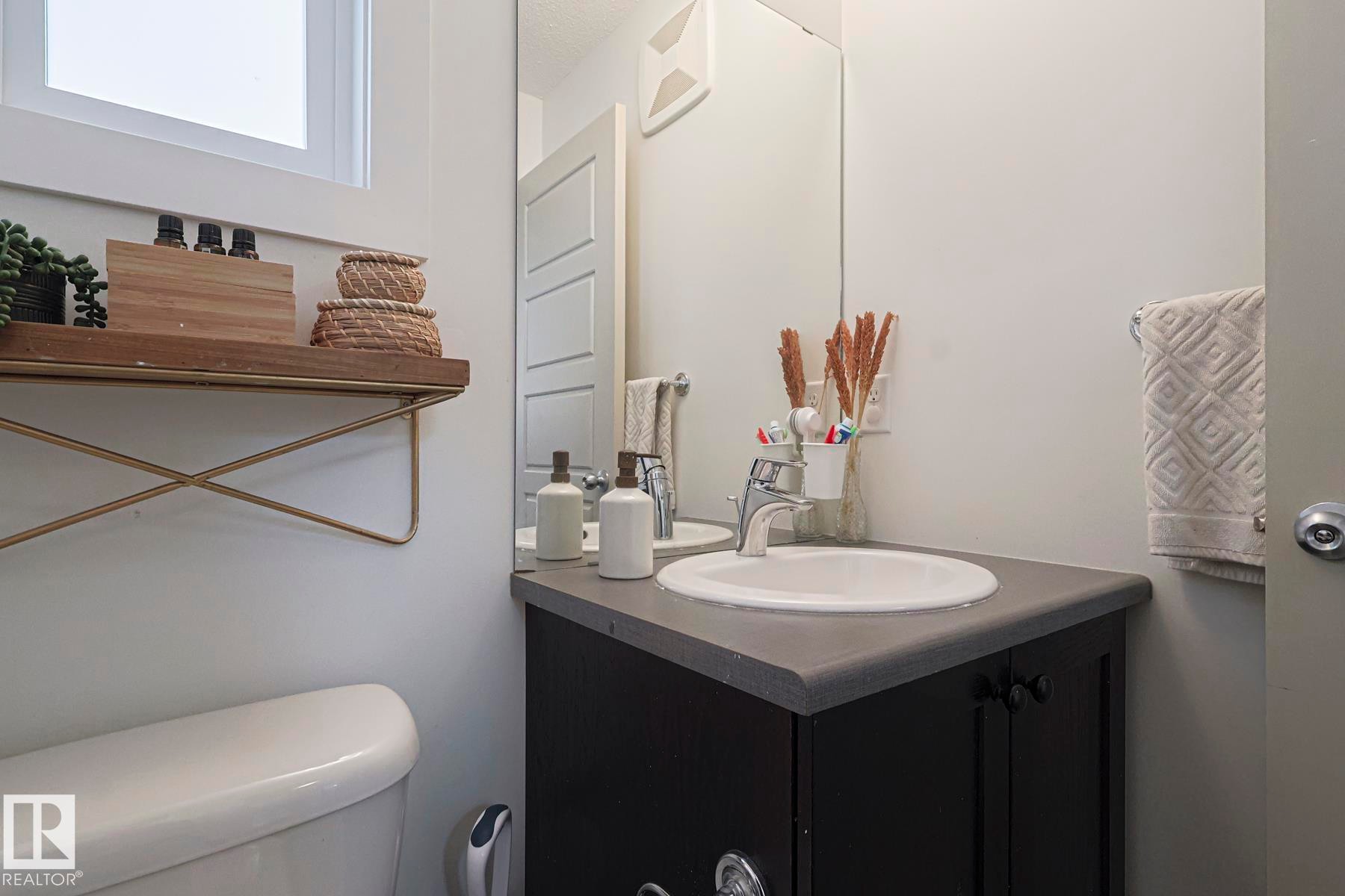 8952 218 Street, Edmonton, AB - Indoor Photo Showing Bathroom