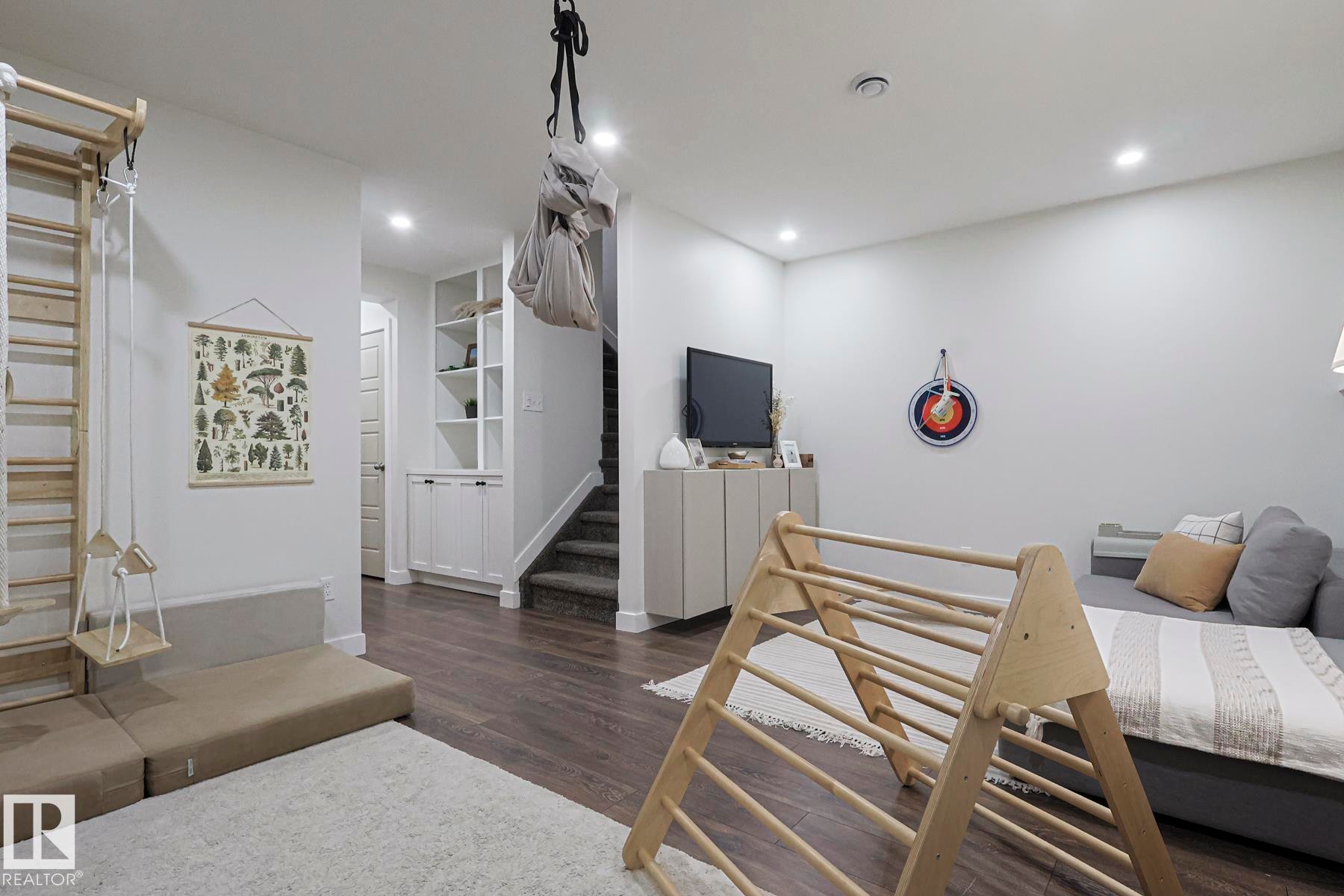 8952 218 Street, Edmonton, AB - Indoor