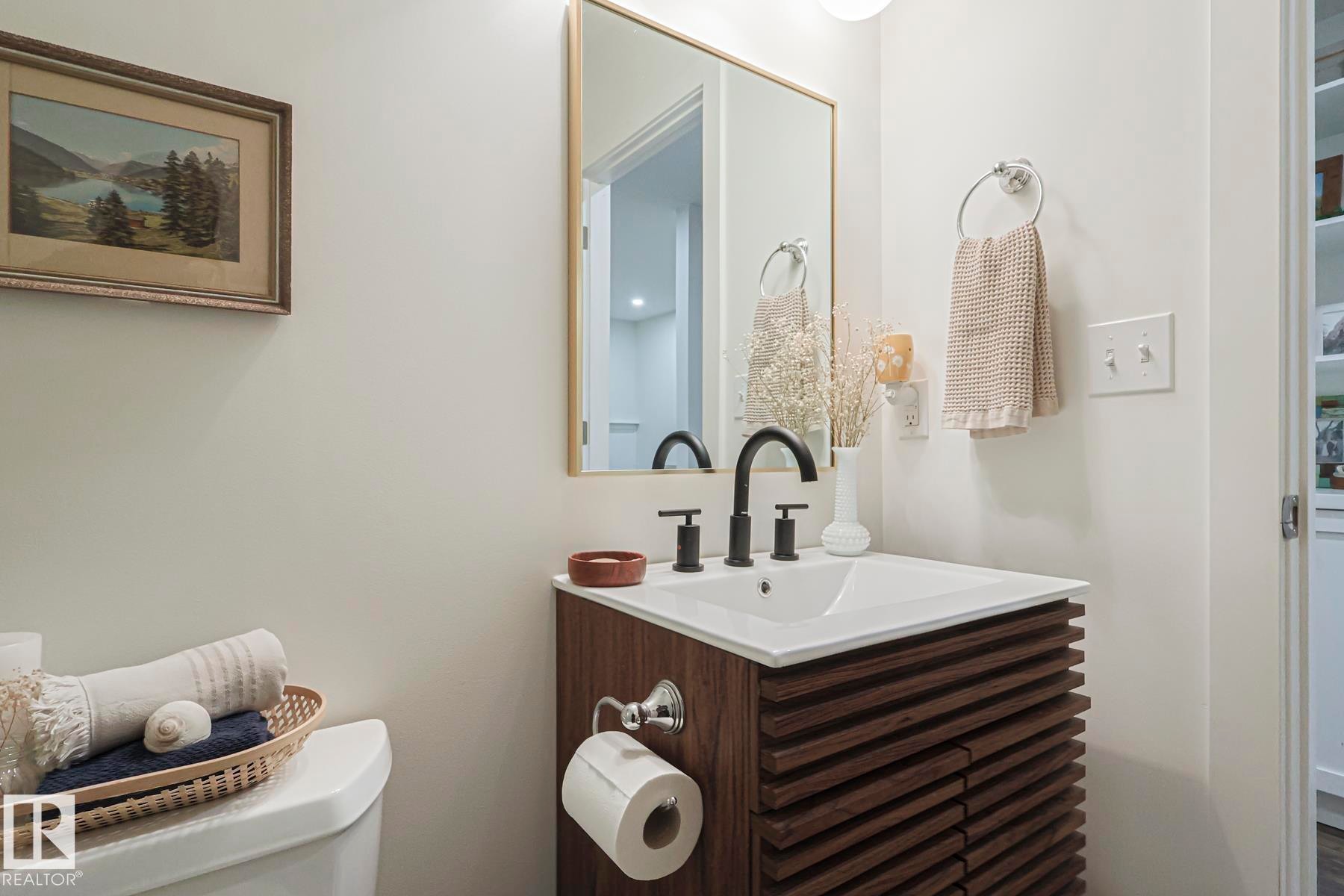 8952 218 Street, Edmonton, AB - Indoor Photo Showing Bathroom