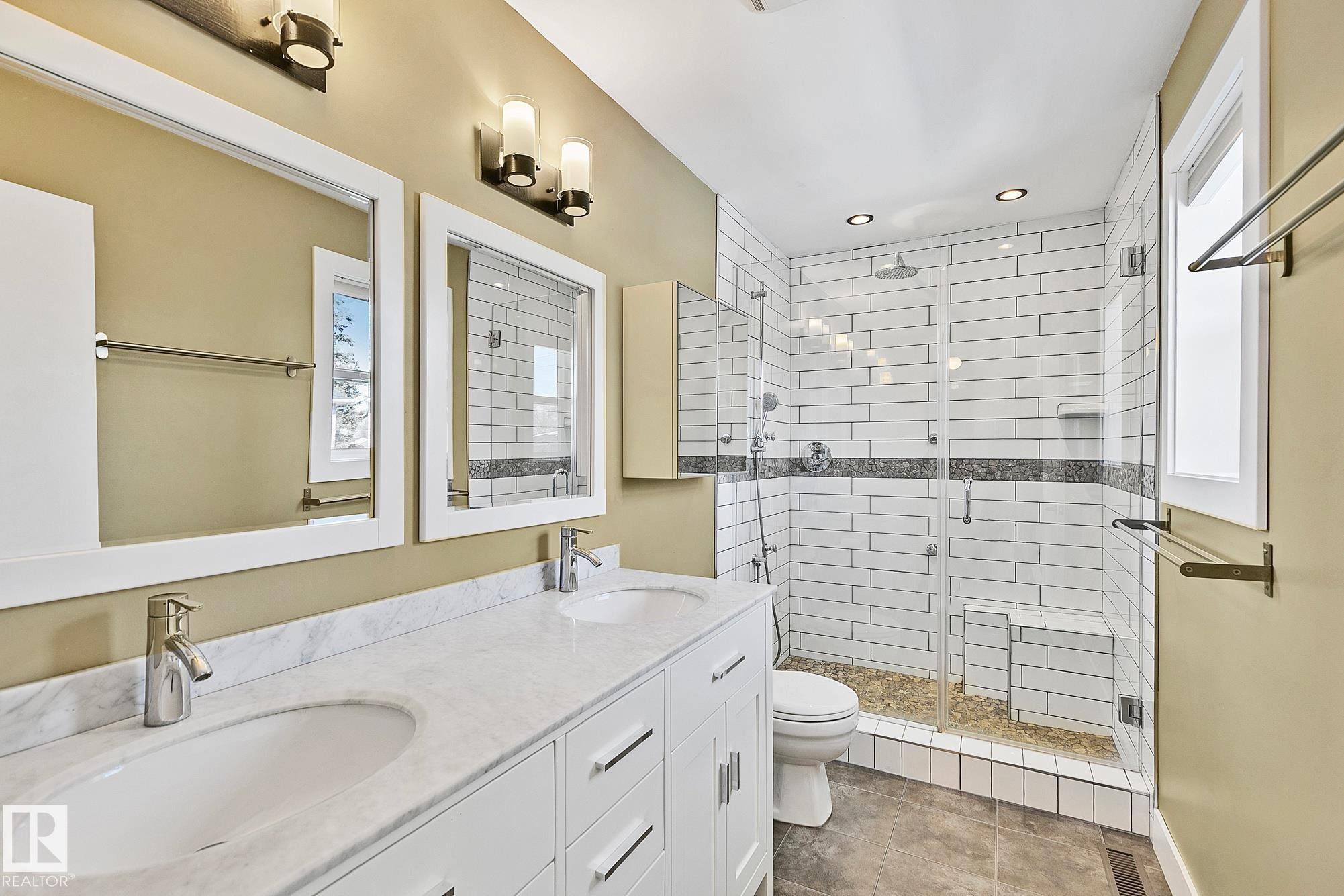 10823 130 Street, Edmonton, AB - Indoor Photo Showing Bathroom