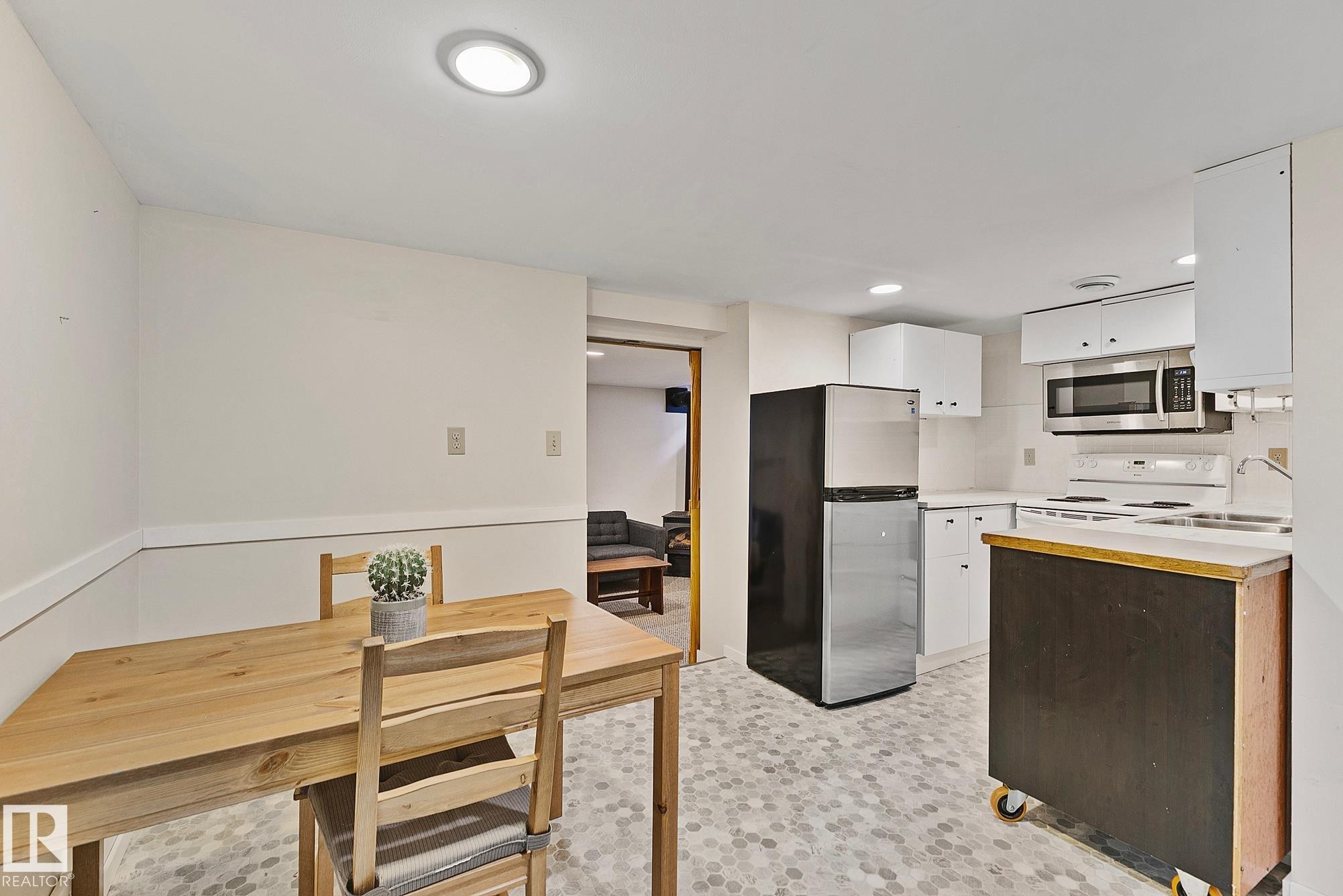 10823 130 Street, Edmonton, AB - Indoor Photo Showing Kitchen