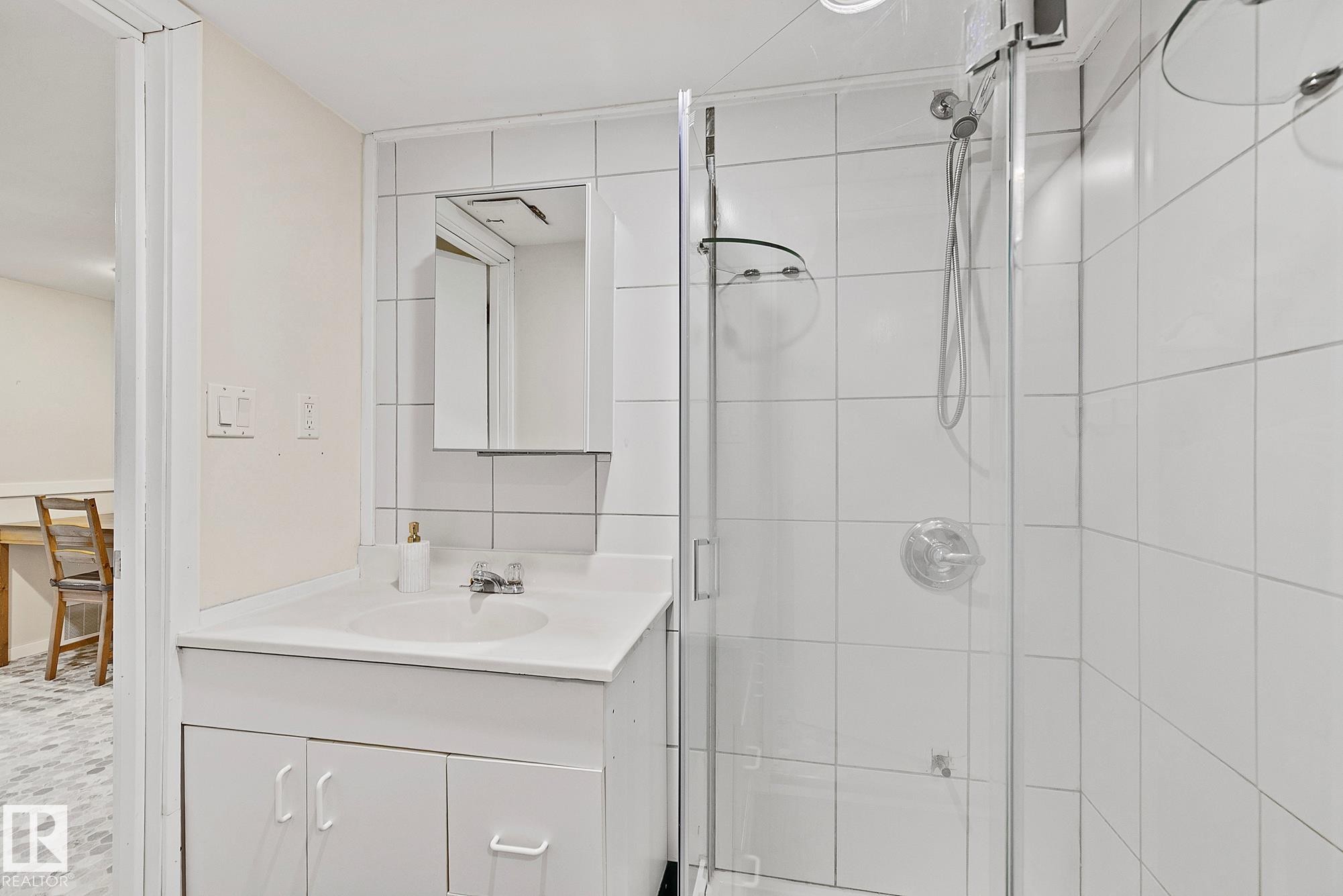 10823 130 Street, Edmonton, AB - Indoor Photo Showing Bathroom