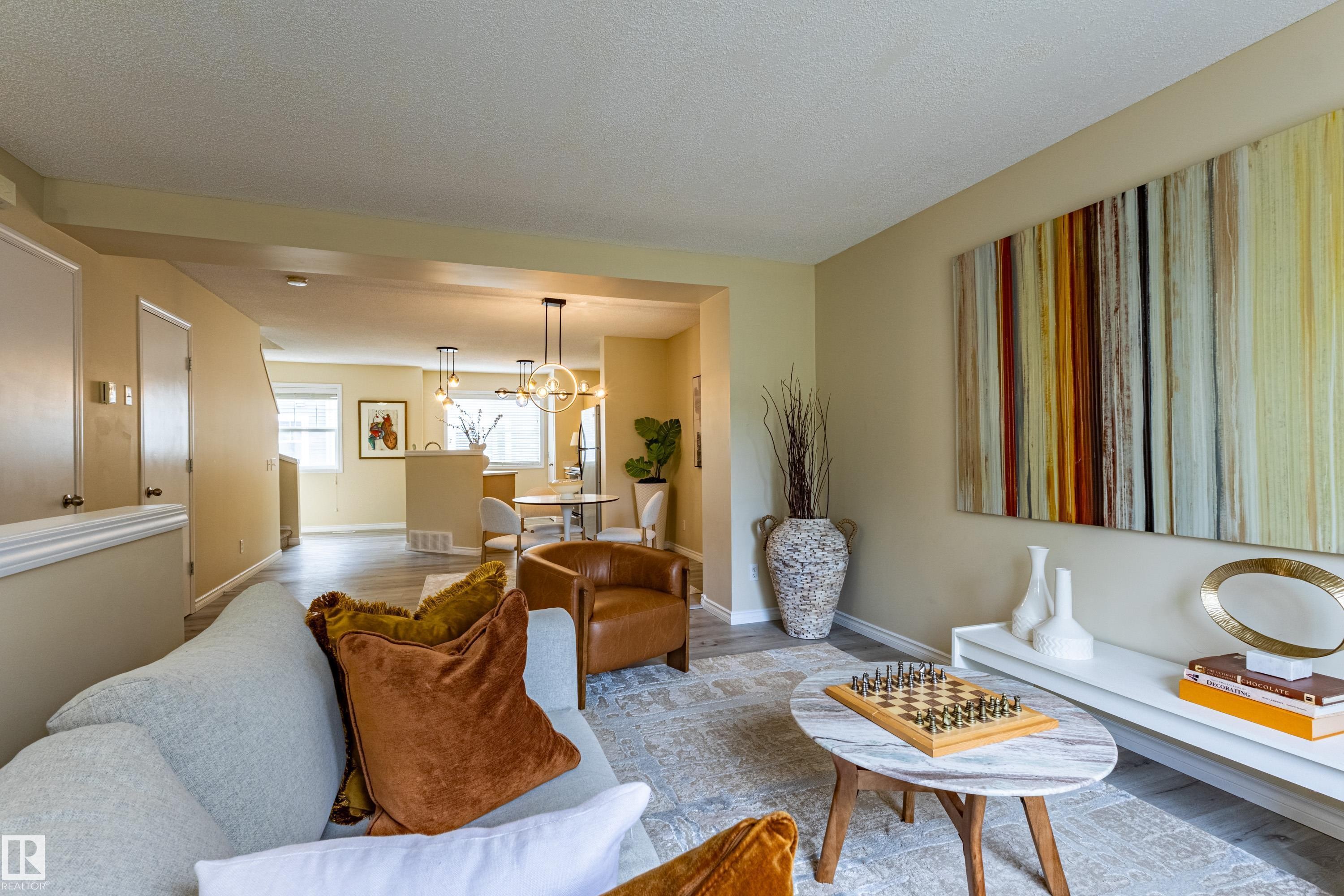 Living area featuring light wood-finish flooring and a neutral color palette - 41 8304 11 Avenue, Edmonton, AB - Indoor Photo Showing Living Room