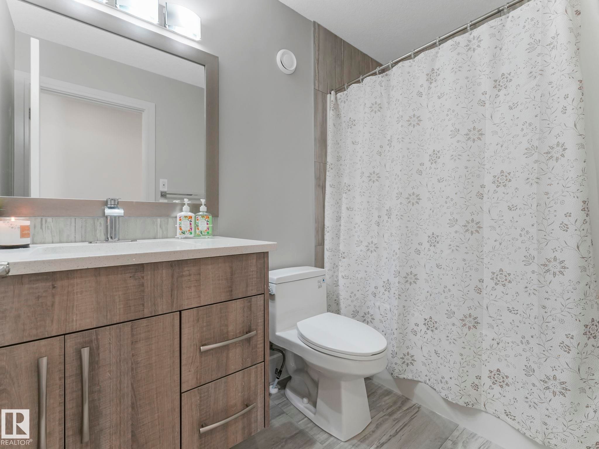 8641 Mayday Wynd, Edmonton, AB - Indoor Photo Showing Bathroom