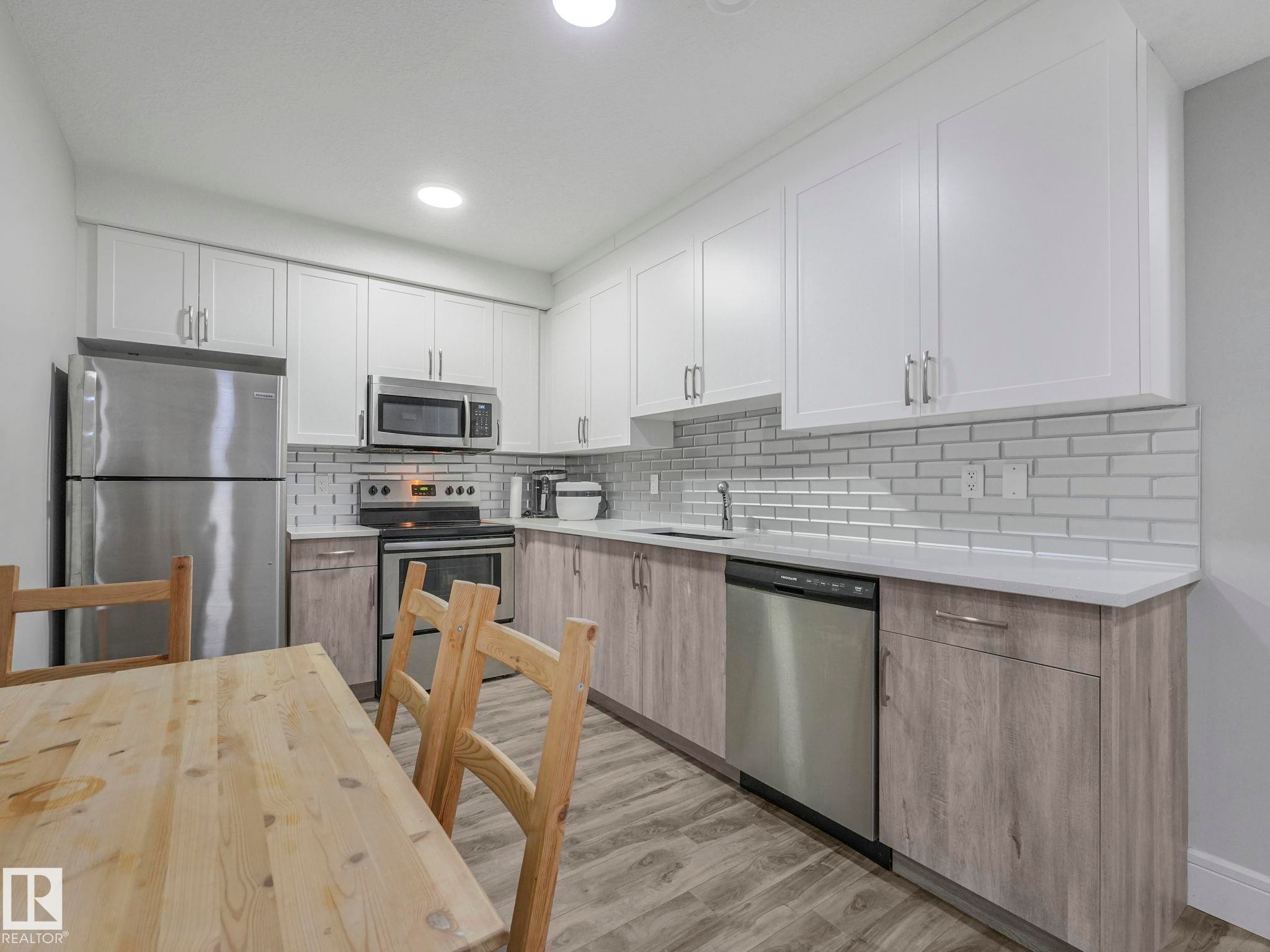 8641 Mayday Wynd, Edmonton, AB - Indoor Photo Showing Kitchen With Upgraded Kitchen