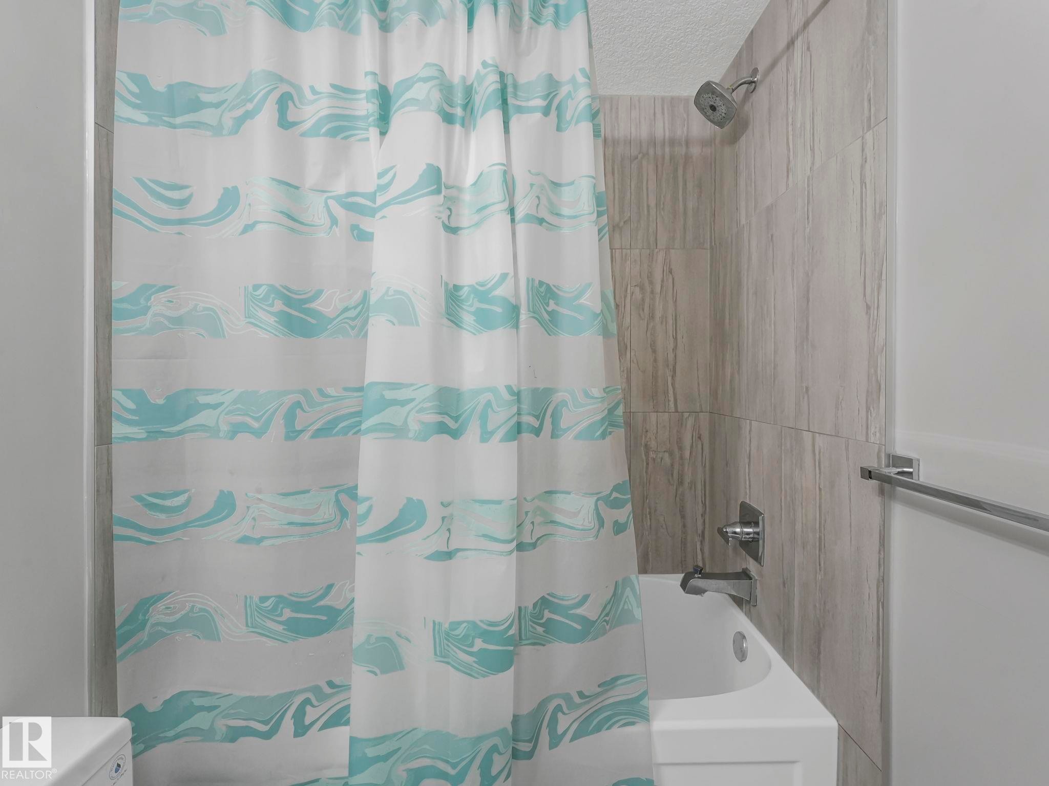 8641 Mayday Wynd, Edmonton, AB - Indoor Photo Showing Bathroom