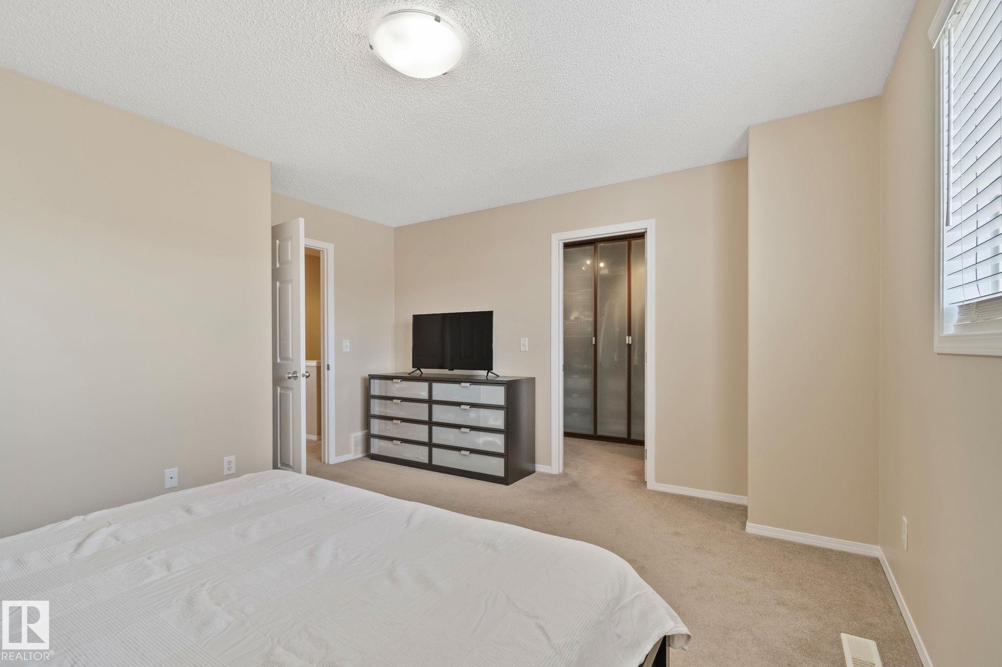 15608 44 Street, Edmonton, AB - Indoor Photo Showing Bedroom