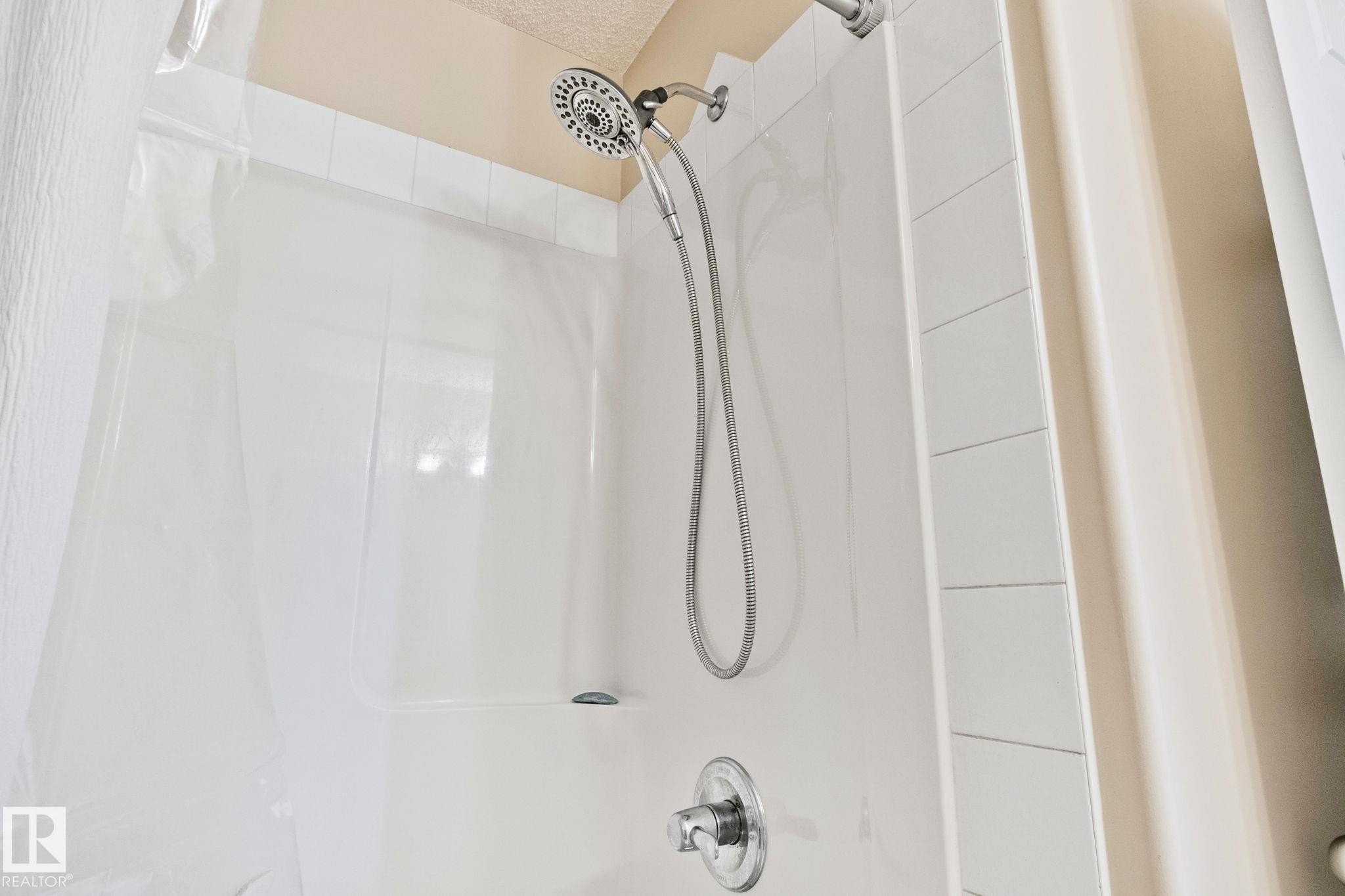 15608 44 Street, Edmonton, AB - Indoor Photo Showing Bathroom