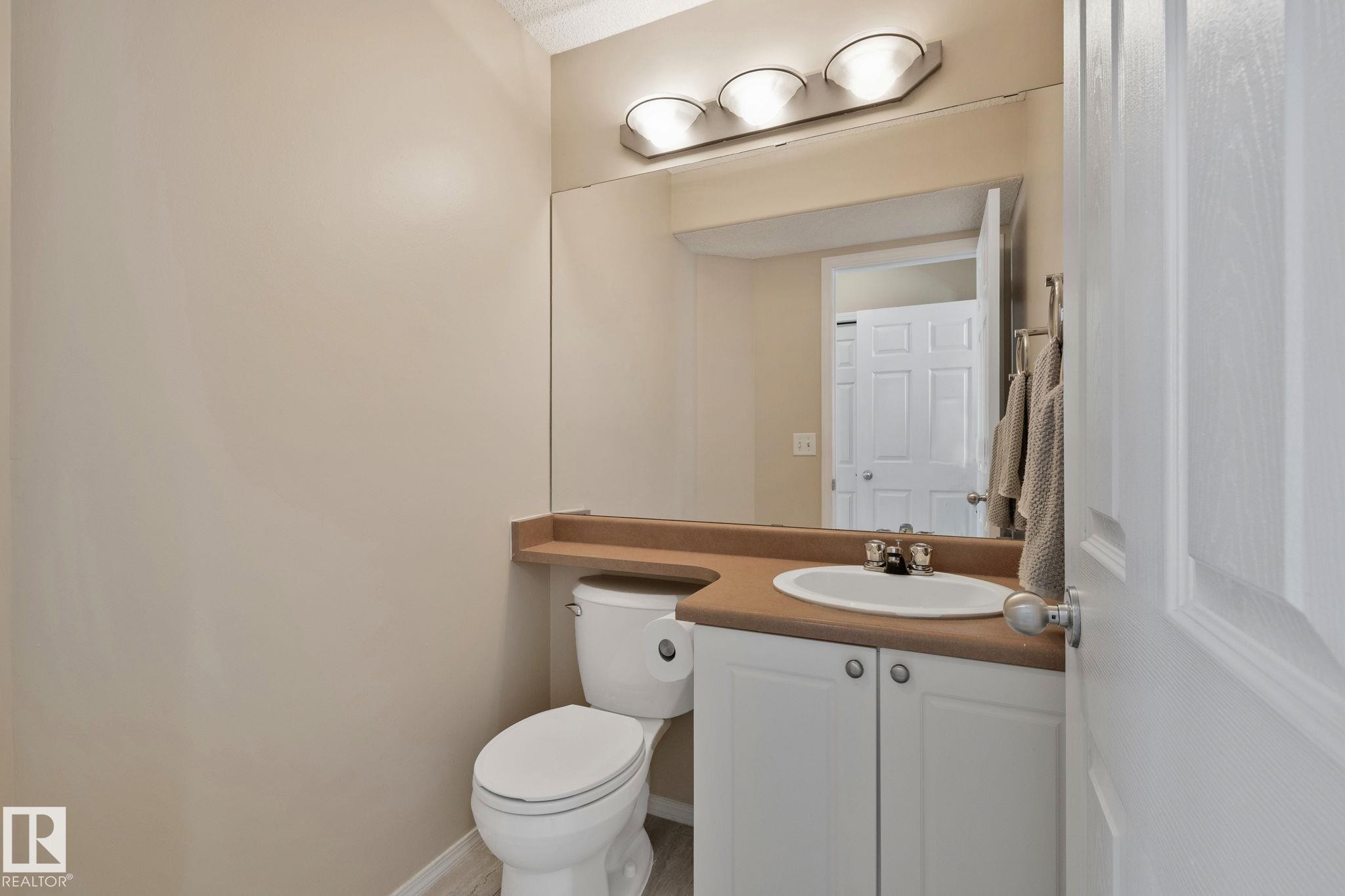 15608 44 Street, Edmonton, AB - Indoor Photo Showing Bathroom