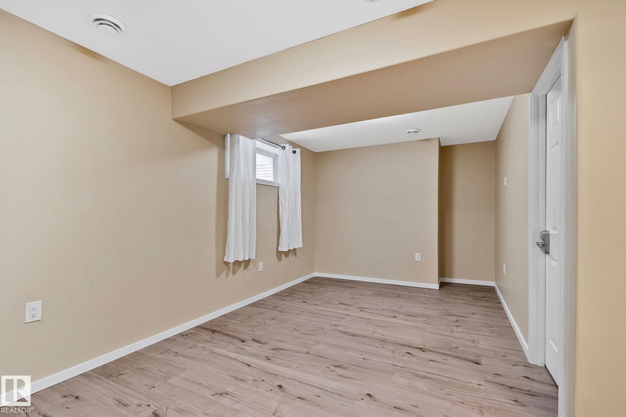 15608 44 Street, Edmonton, AB - Indoor Photo Showing Other Room