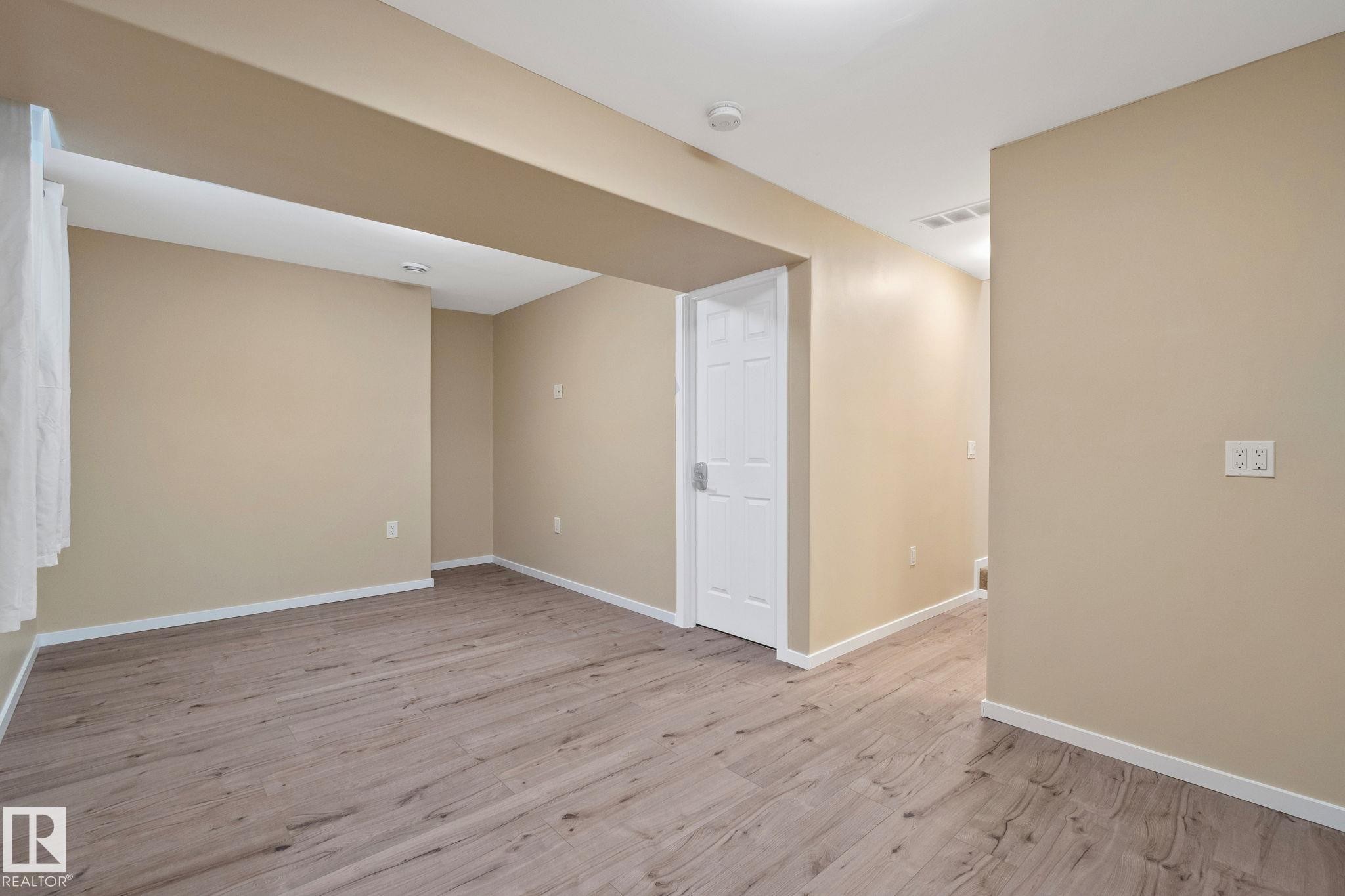 15608 44 Street, Edmonton, AB - Indoor Photo Showing Other Room