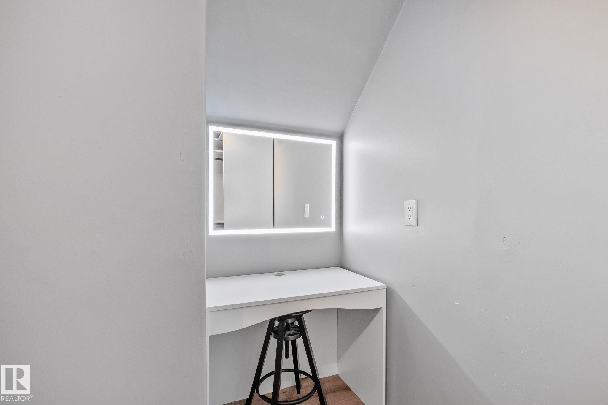15608 44 Street, Edmonton, AB - Indoor Photo Showing Other Room