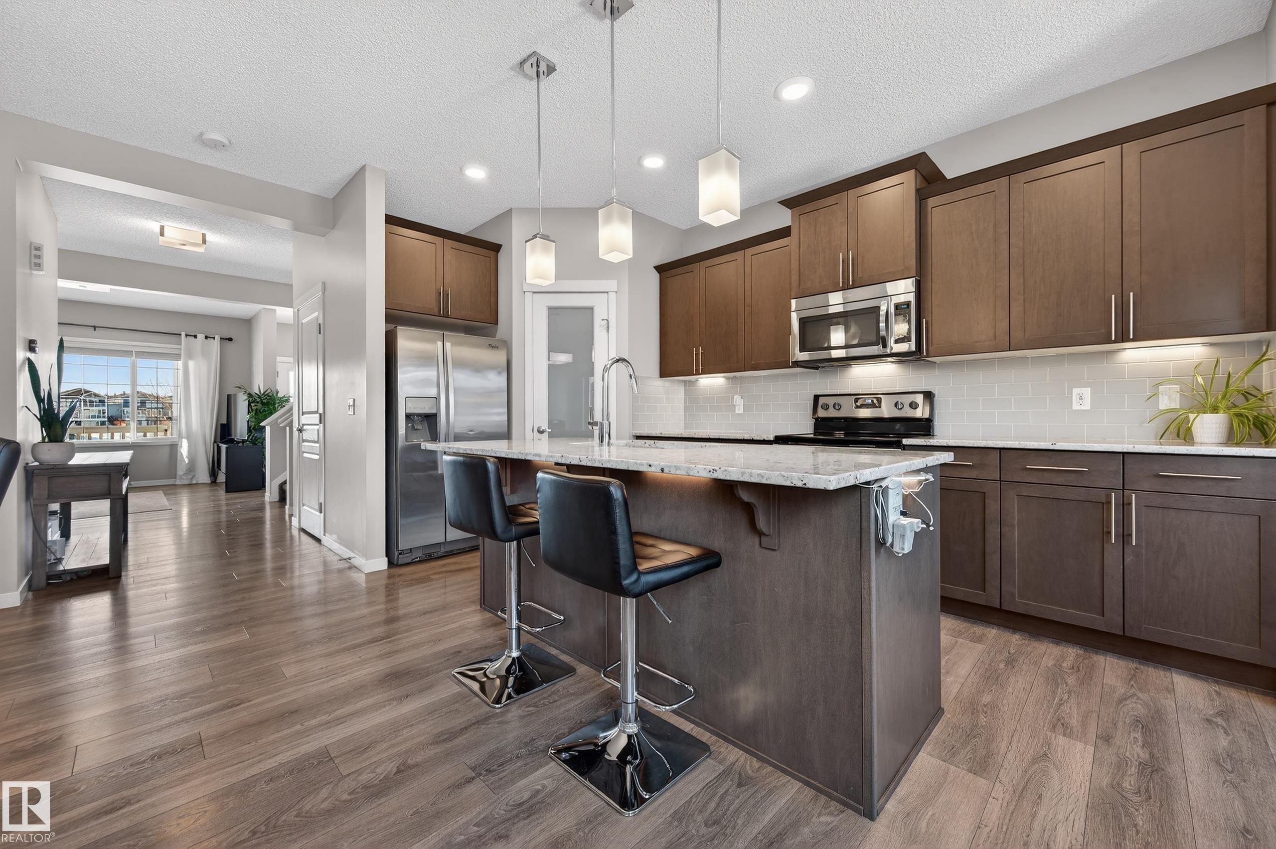 239 Ebbers Boulevard, Edmonton, AB - Indoor Photo Showing Kitchen With Upgraded Kitchen