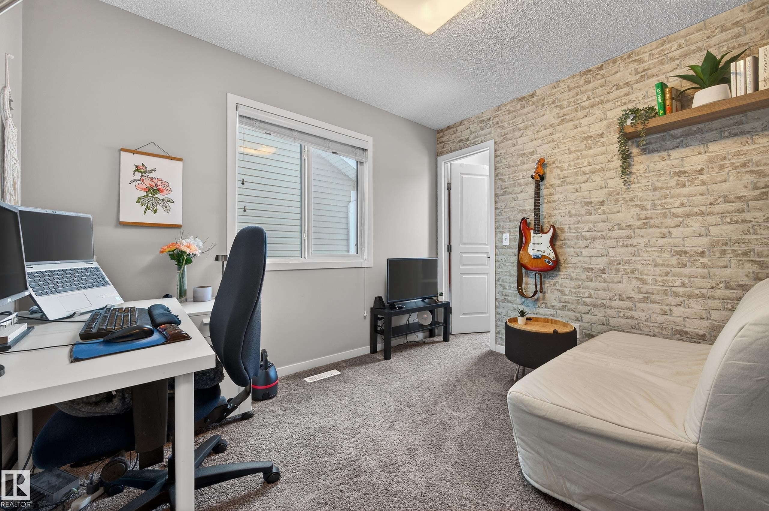 239 Ebbers Boulevard, Edmonton, AB - Indoor Photo Showing Office