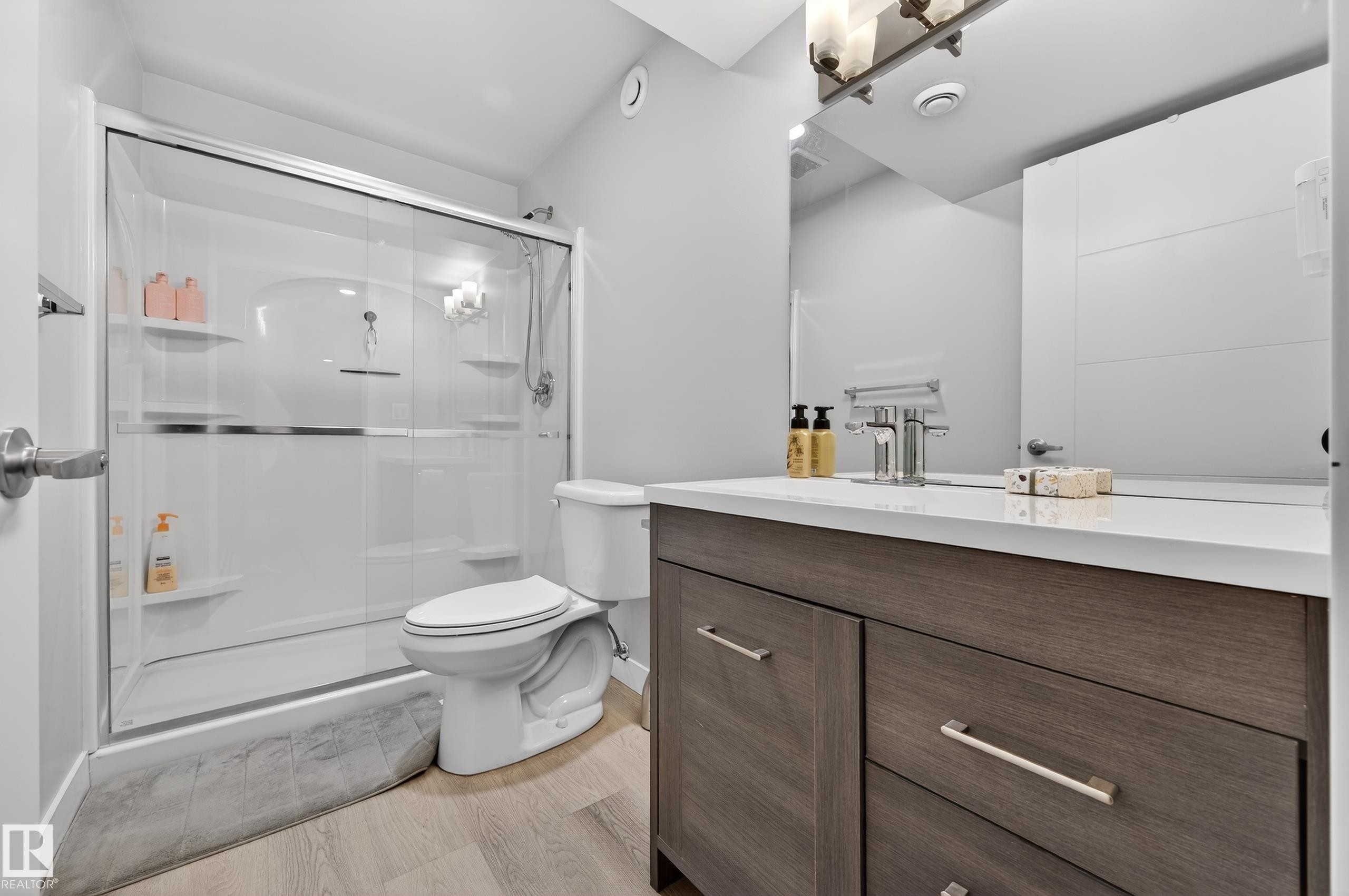 239 Ebbers Boulevard, Edmonton, AB - Indoor Photo Showing Bathroom