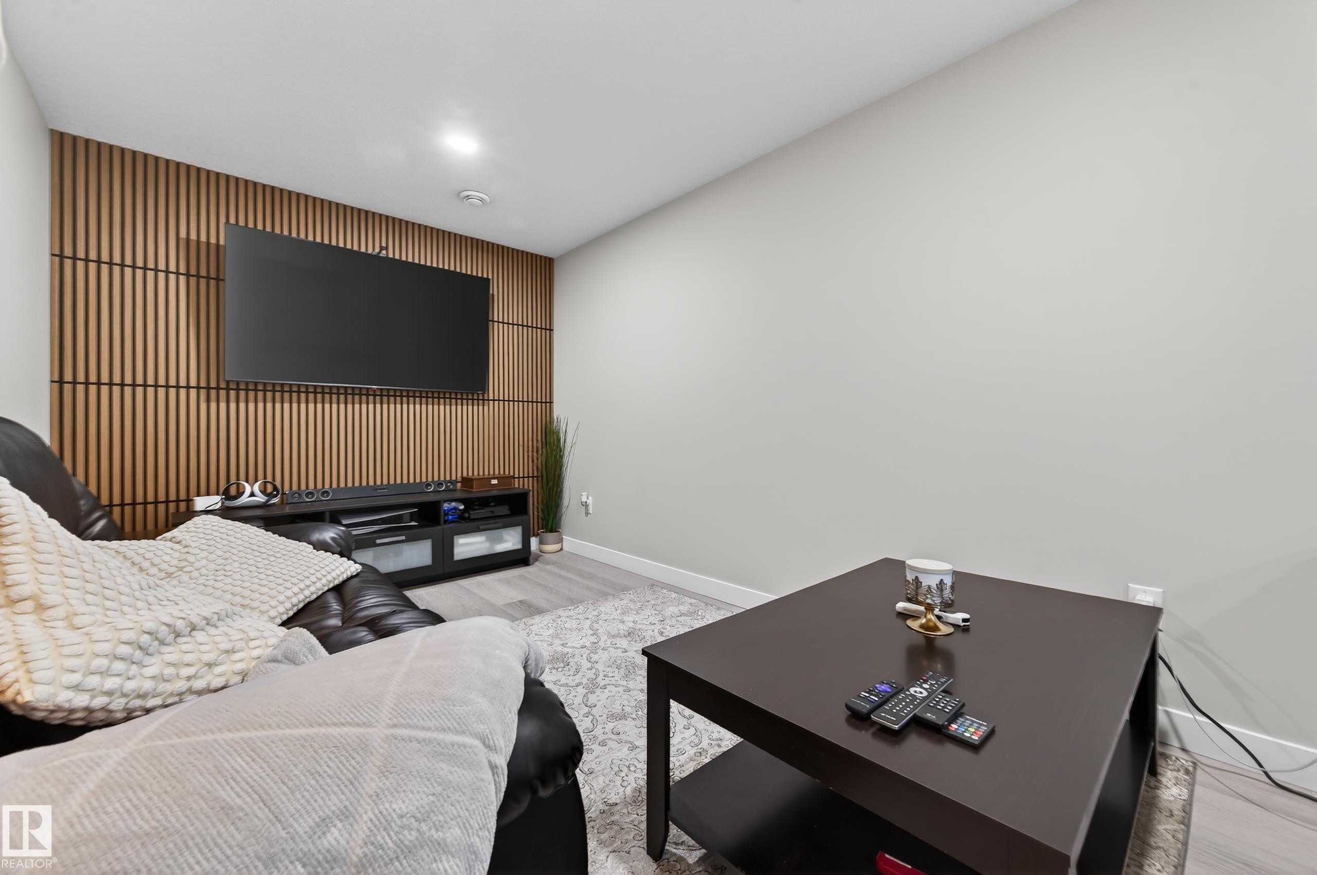 239 Ebbers Boulevard, Edmonton, AB - Indoor