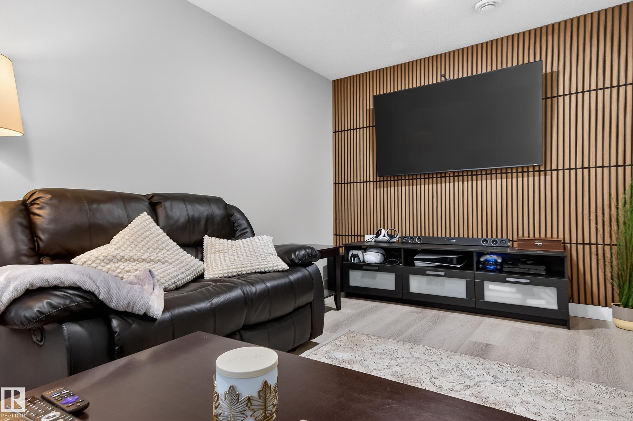 239 Ebbers Boulevard, Edmonton, AB - Indoor