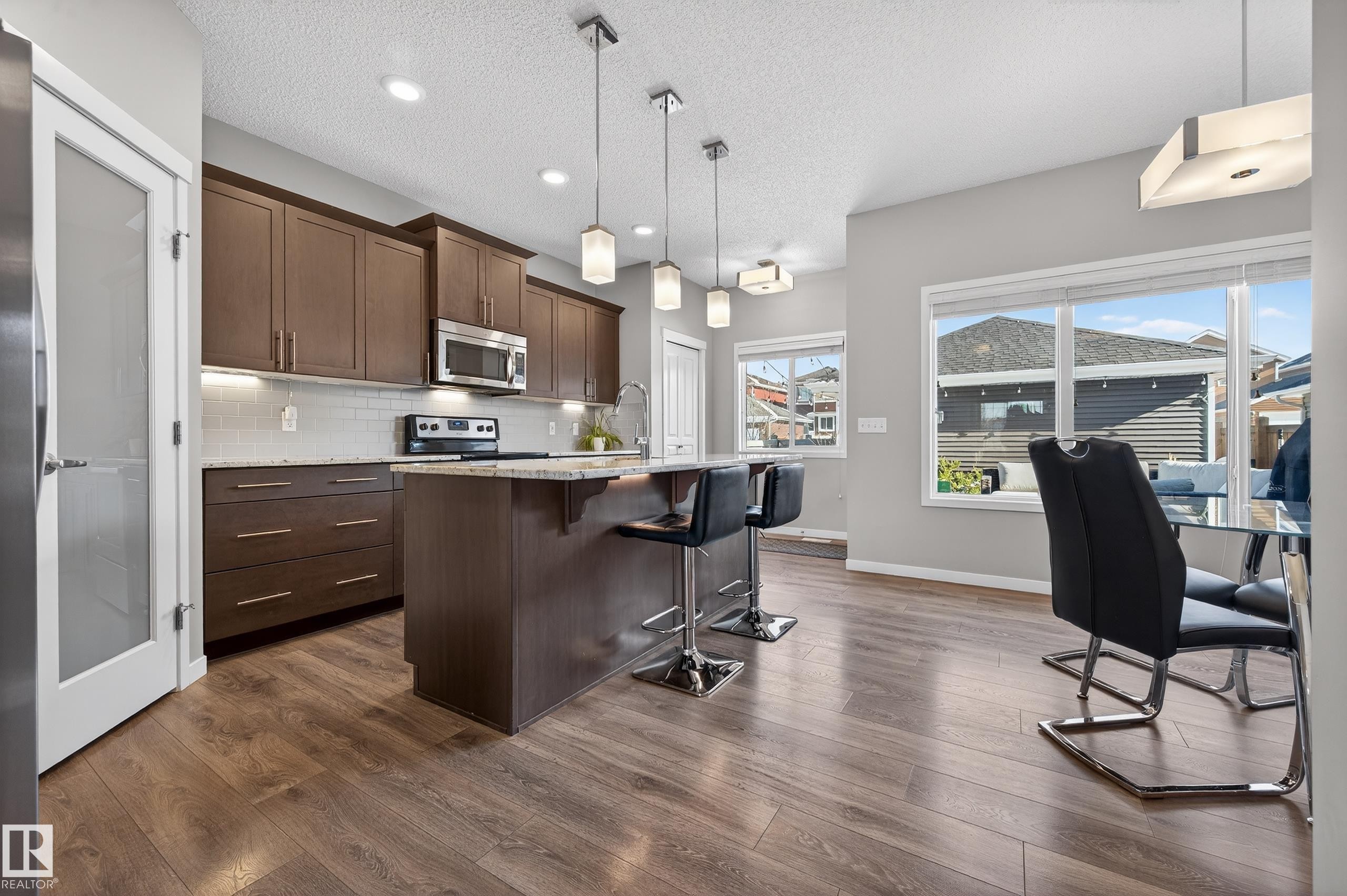 239 Ebbers Boulevard, Edmonton, AB - Indoor Photo Showing Kitchen With Upgraded Kitchen