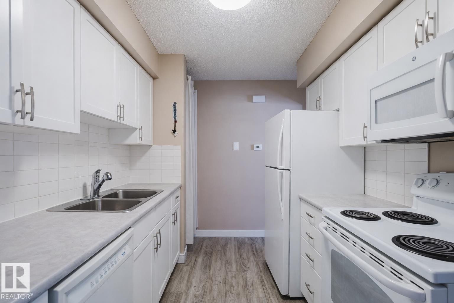 8 14120 80 Street, Edmonton, AB - Indoor Photo Showing Kitchen With Double Sink