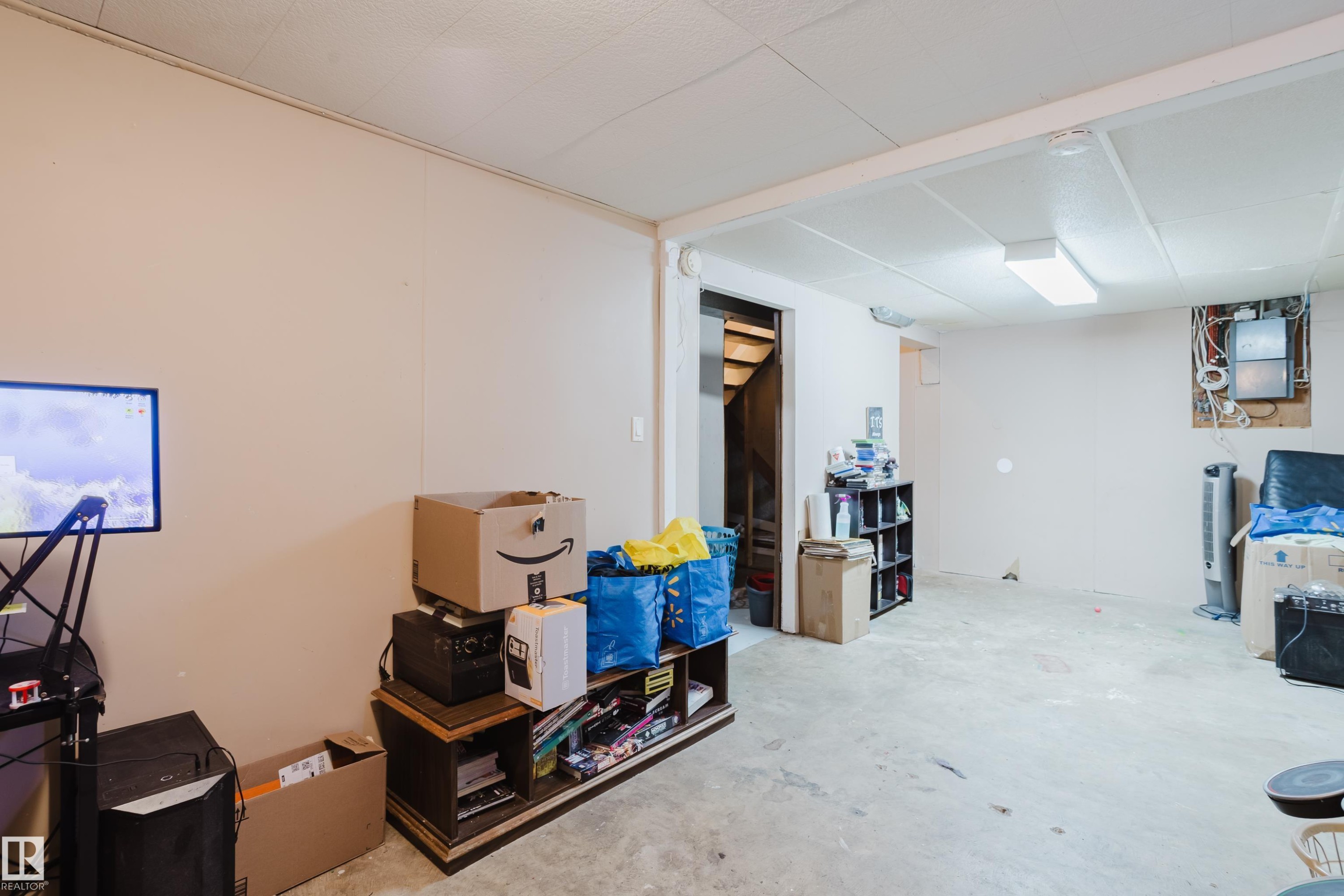 8 14120 80 Street, Edmonton, AB - Indoor