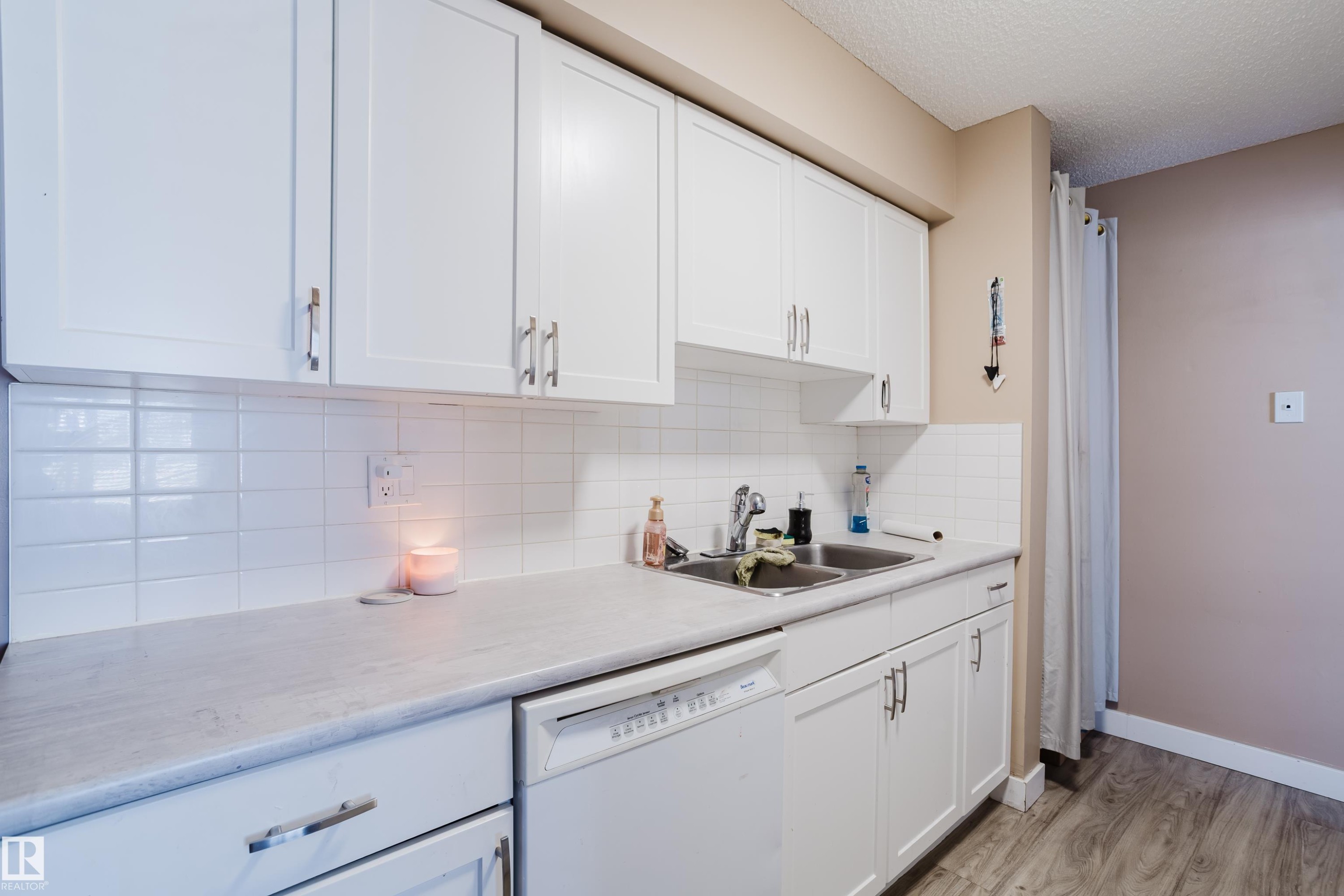 8 14120 80 Street, Edmonton, AB - Indoor Photo Showing Kitchen With Double Sink