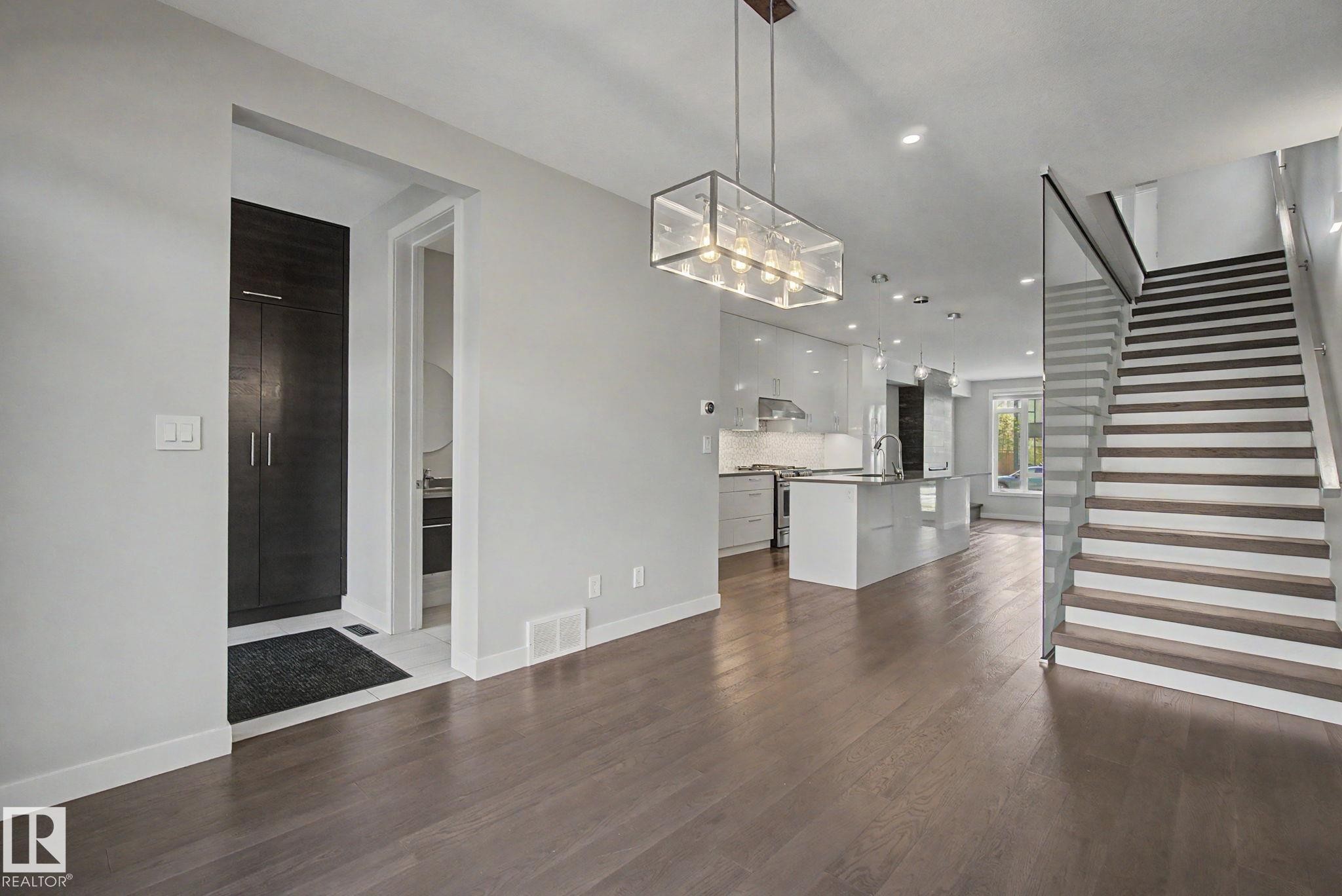 11430 75 Avenue, Edmonton, AB - Indoor