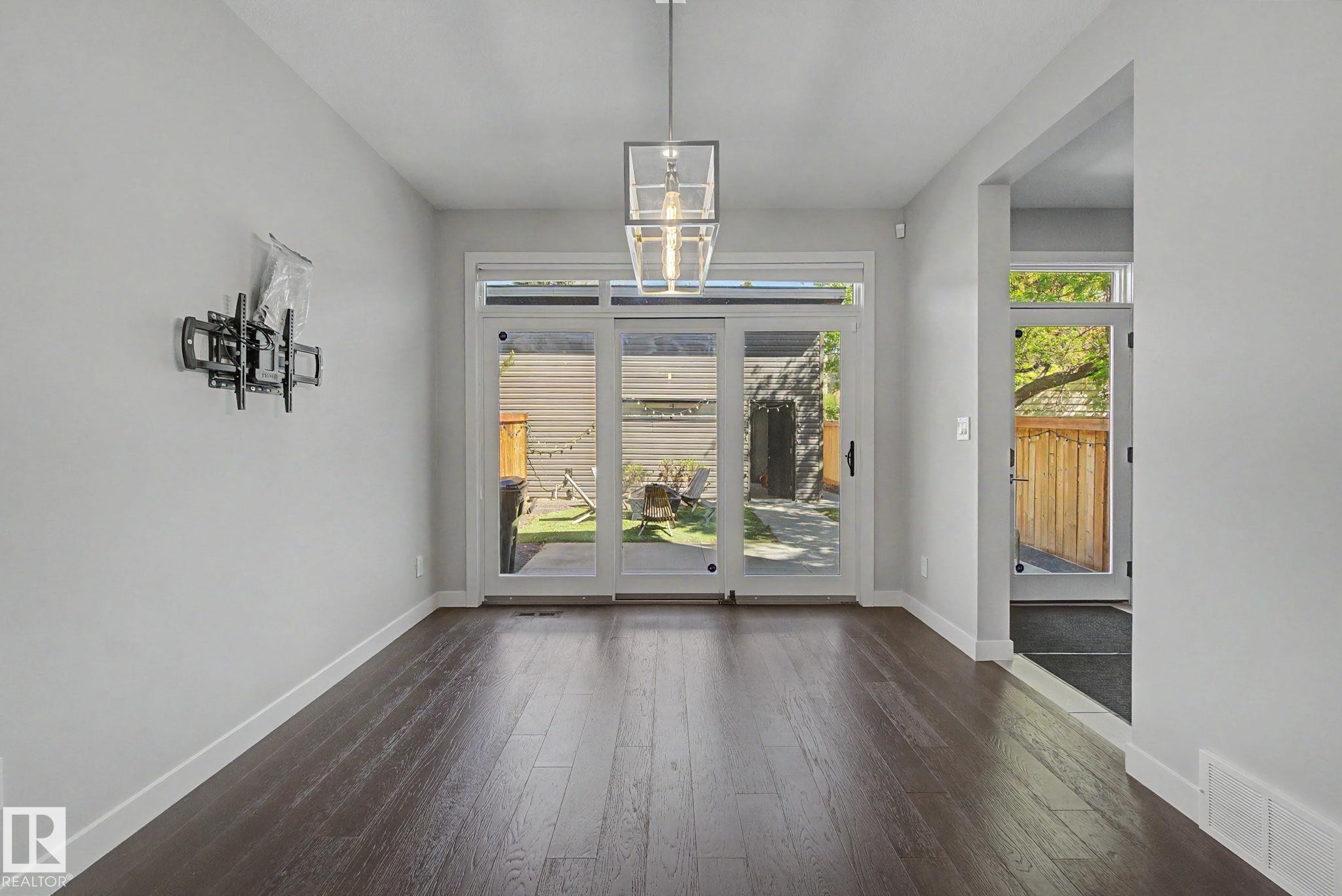 11430 75 Avenue, Edmonton, AB - Indoor Photo Showing Other Room