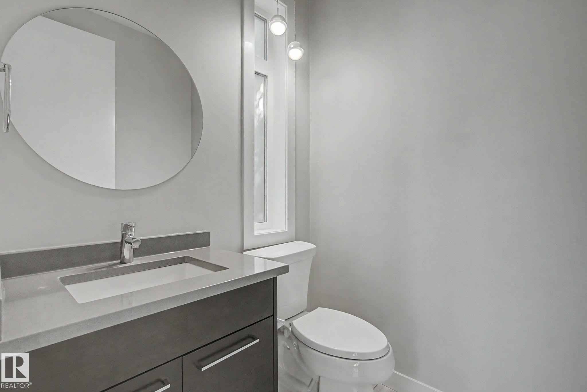 11430 75 Avenue, Edmonton, AB - Indoor Photo Showing Bathroom