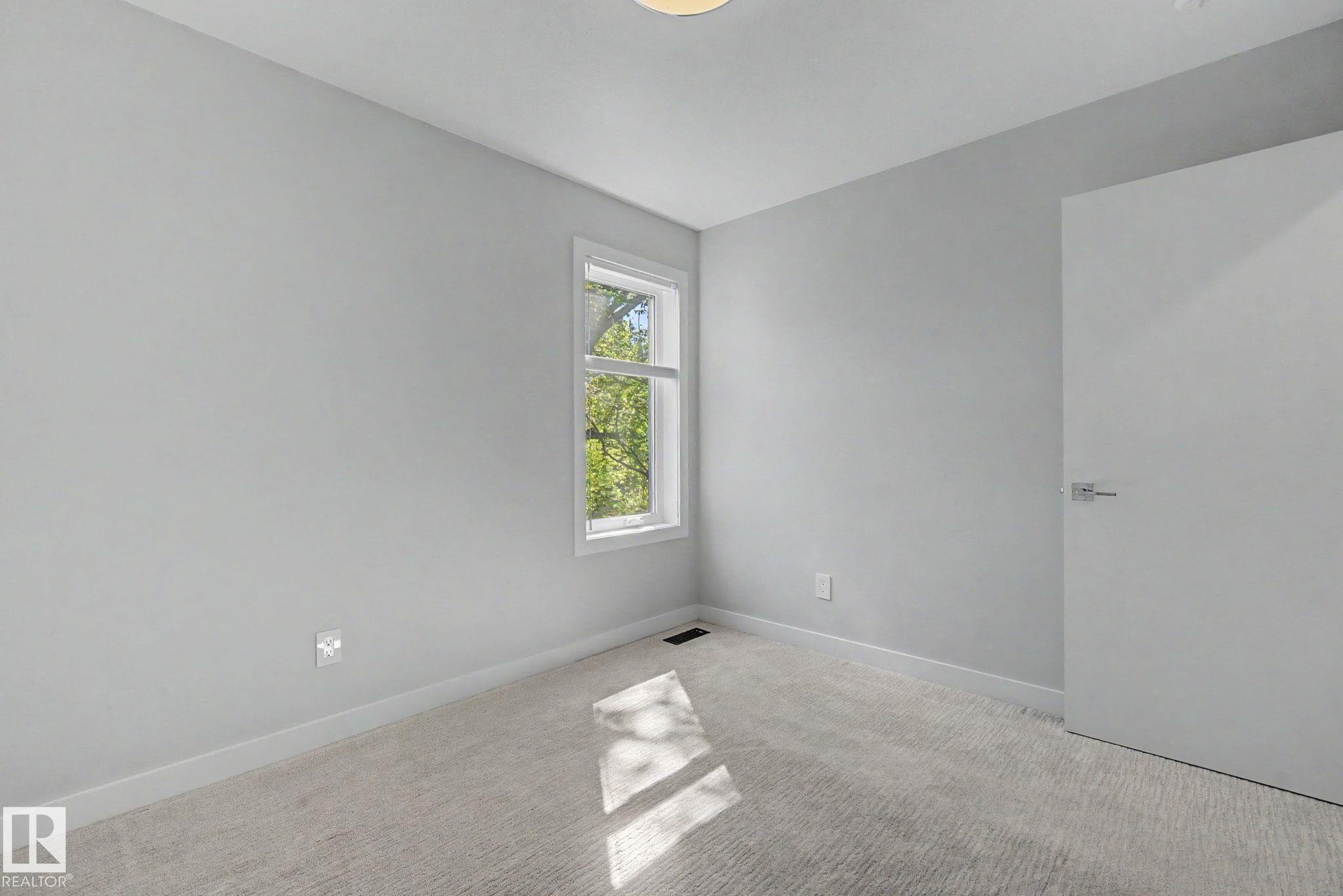 11430 75 Avenue, Edmonton, AB - Indoor Photo Showing Other Room