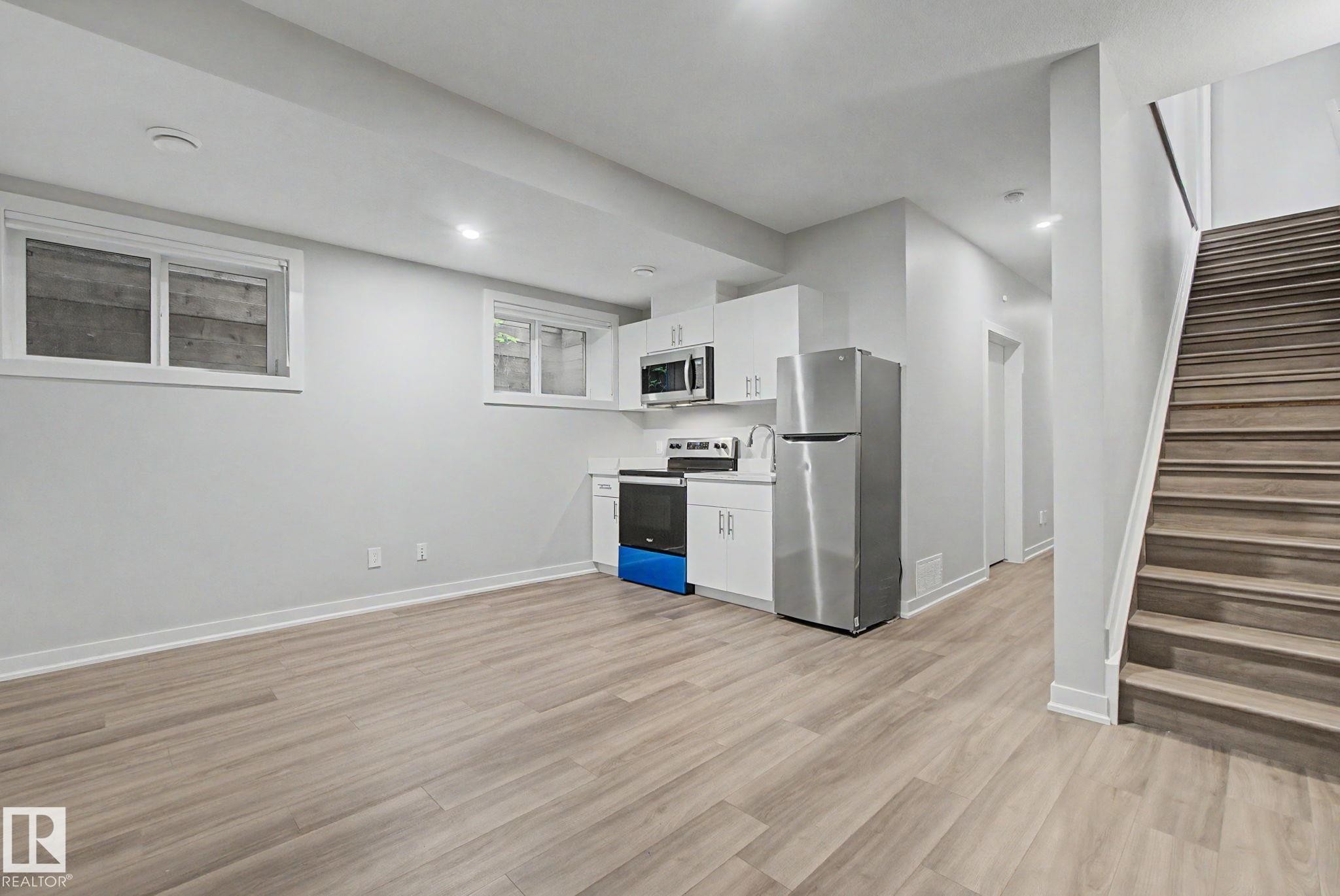 11430 75 Avenue, Edmonton, AB - Indoor Photo Showing Other Room