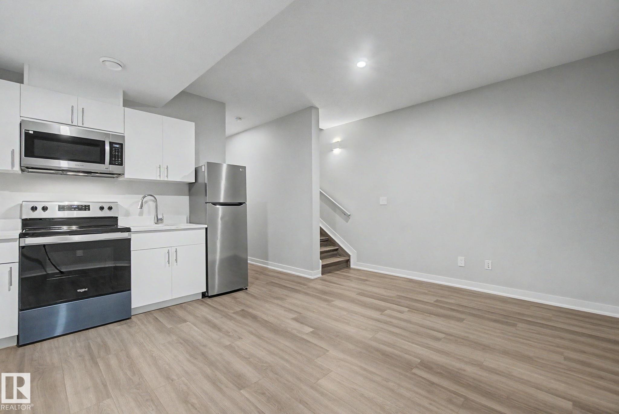 11430 75 Avenue, Edmonton, AB - Indoor Photo Showing Kitchen