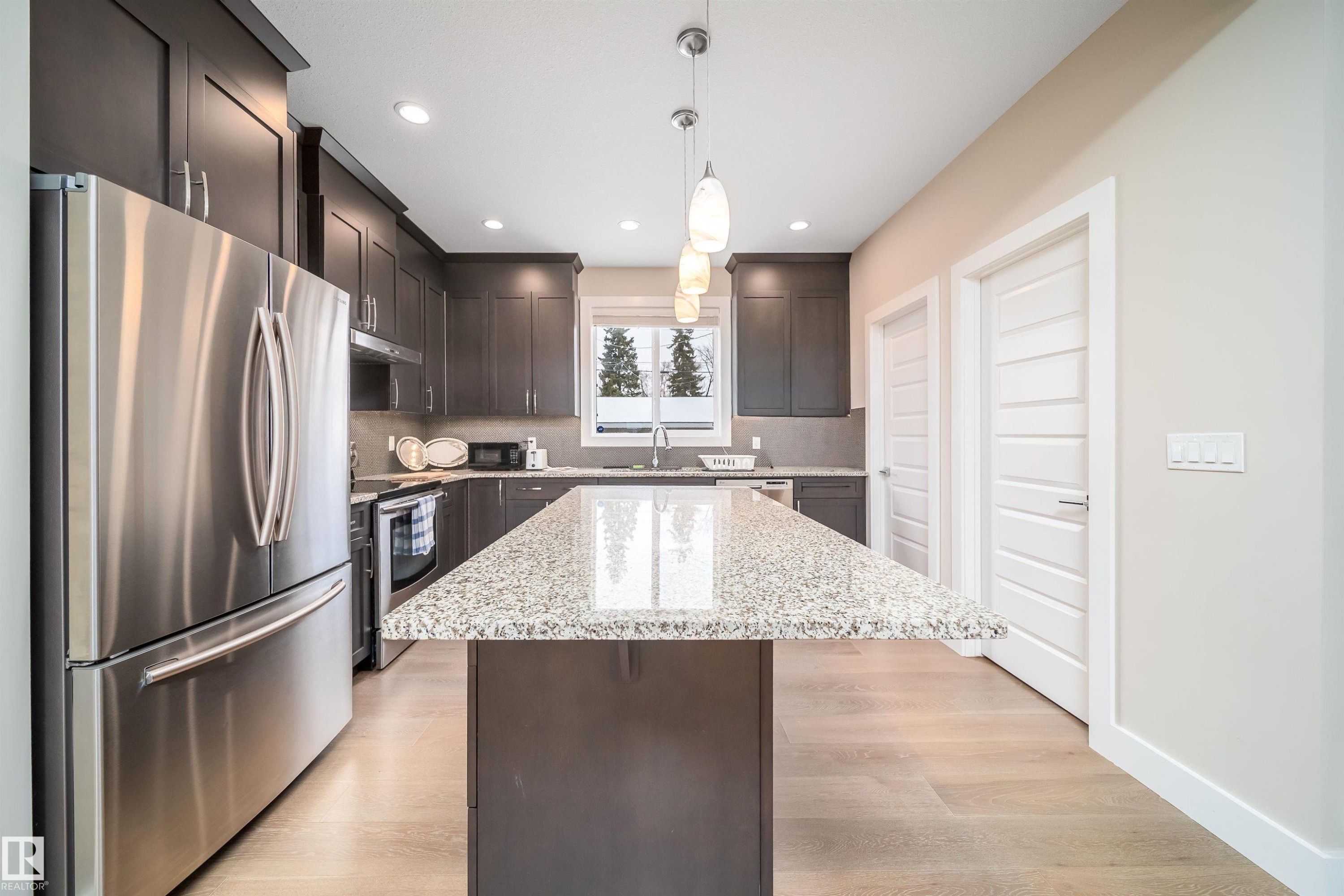 9527 75 Avenue, Edmonton, AB - Indoor Photo Showing Kitchen With Stainless Steel Kitchen With Upgraded Kitchen