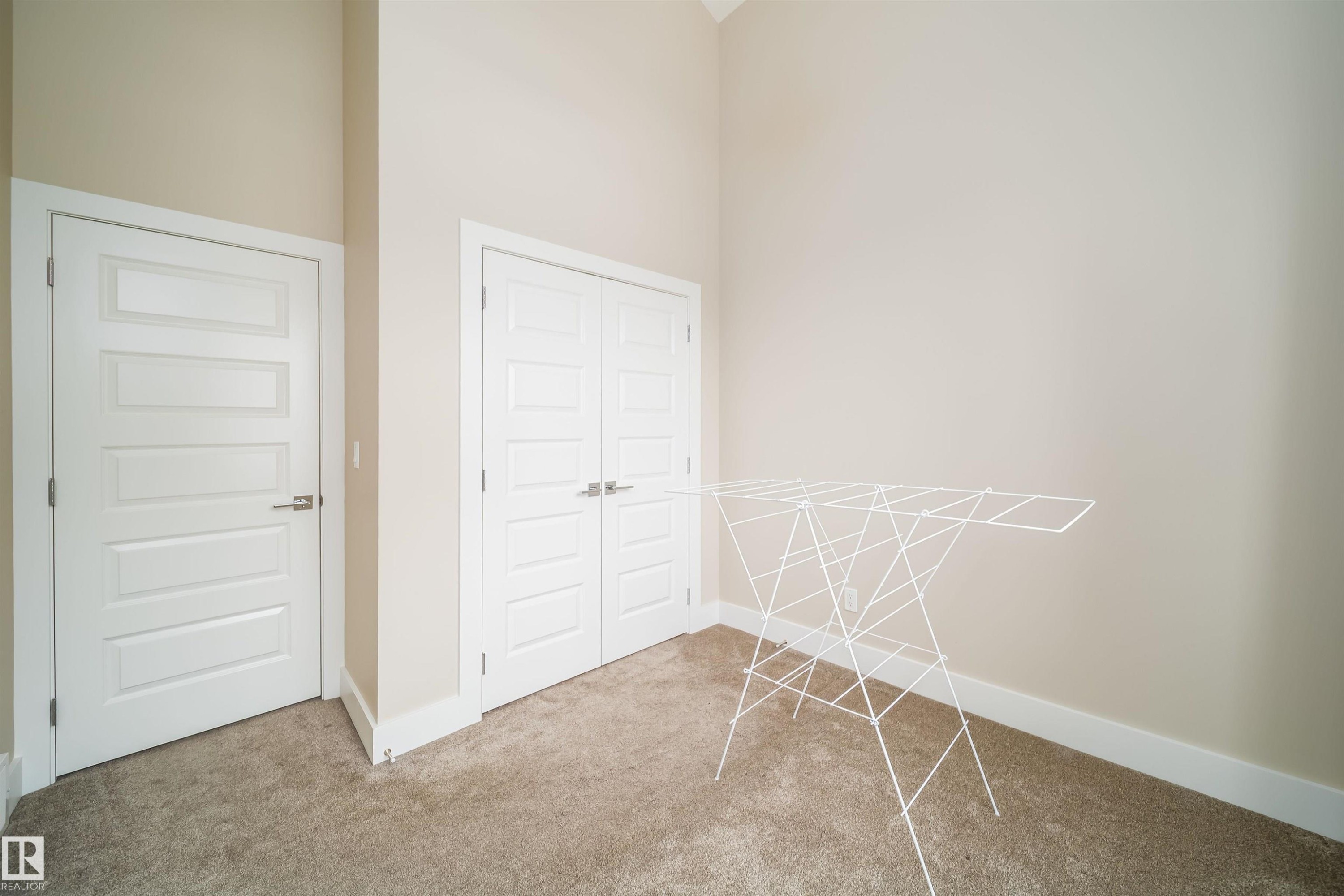 9527 75 Avenue, Edmonton, AB - Indoor Photo Showing Other Room