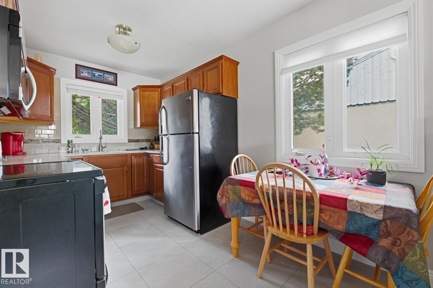 8754 Strathearn Drive Nw, Edmonton, AB - Indoor